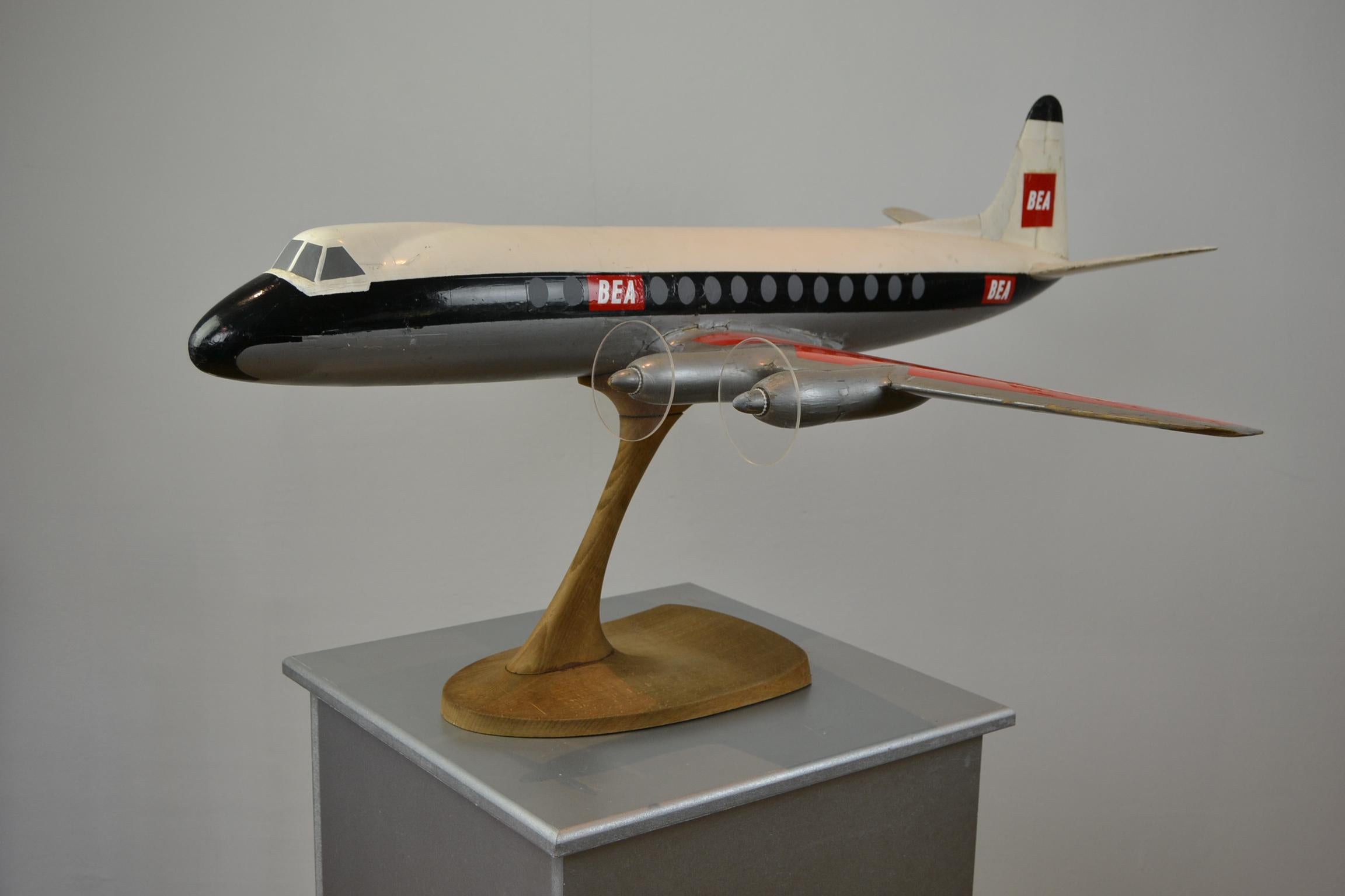 Mid-Century Modern Grande exposition d'avions en bois vintage de la BEA, British European Airways, années 1950 en vente