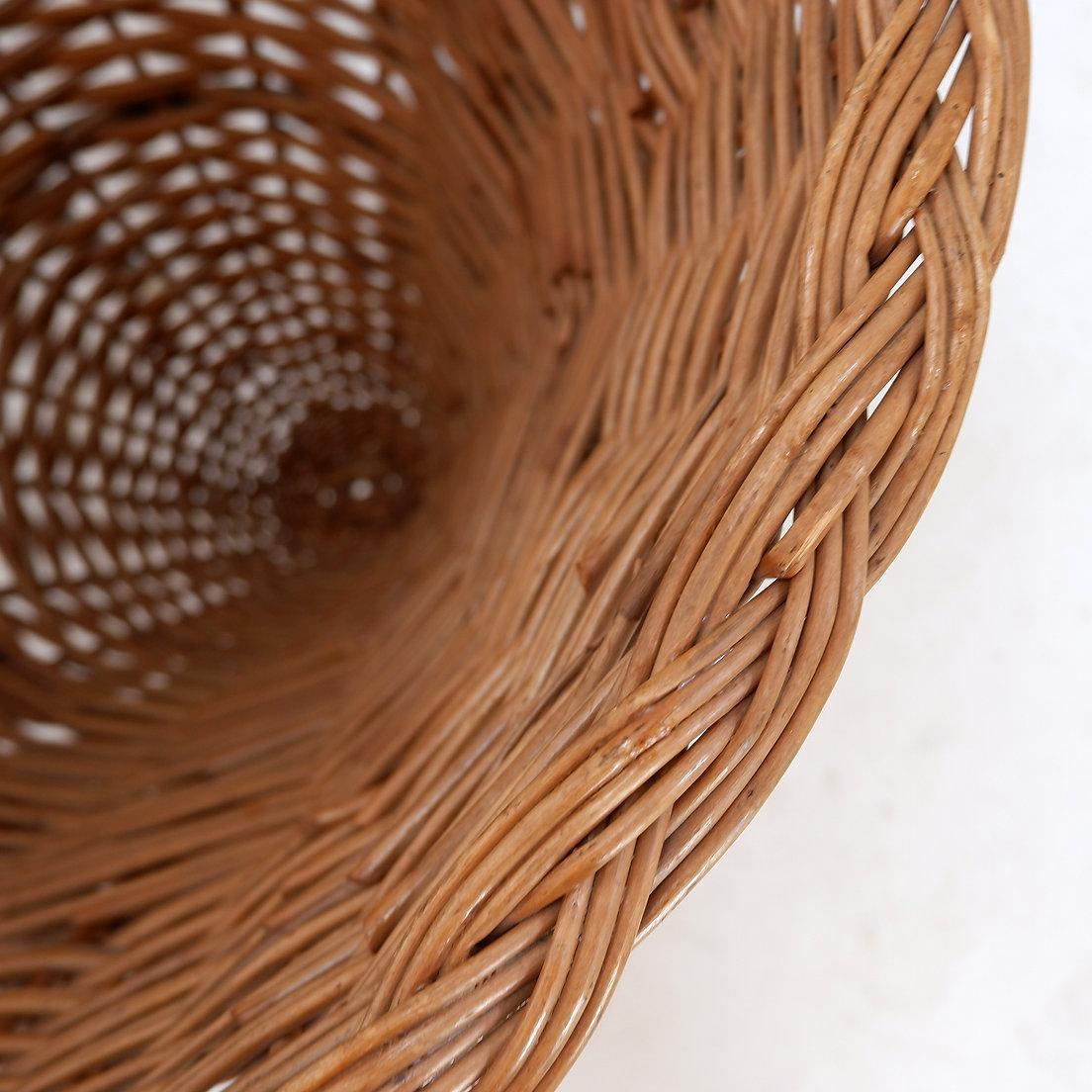 Cesta vintage grande de mimbre y estructura metálica negra - Años 60 siglo XX en venta