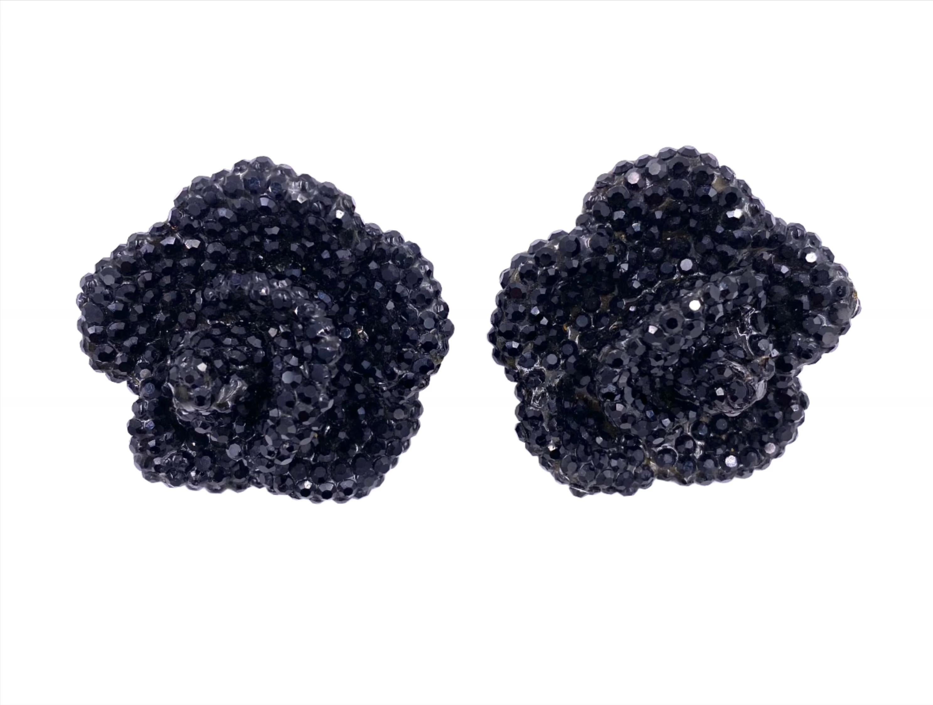Vintage Large Black Stone Rose Clip-On Earrings In Good Condition For Sale In Los Angeles, CA