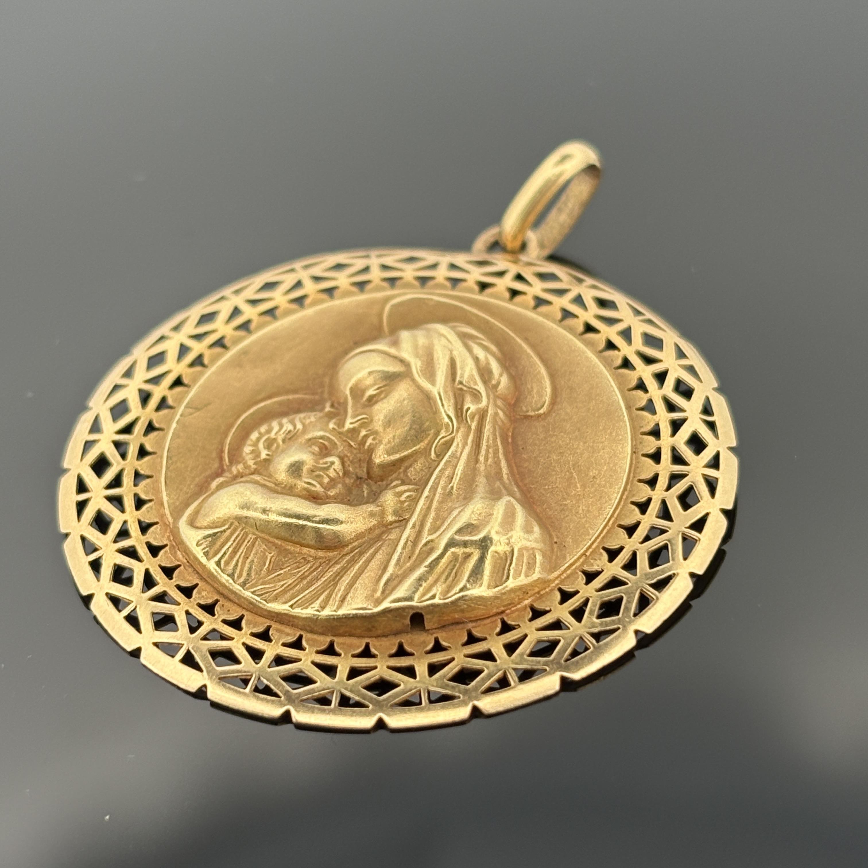 Métal : or jaune 18 carats (estampillé 