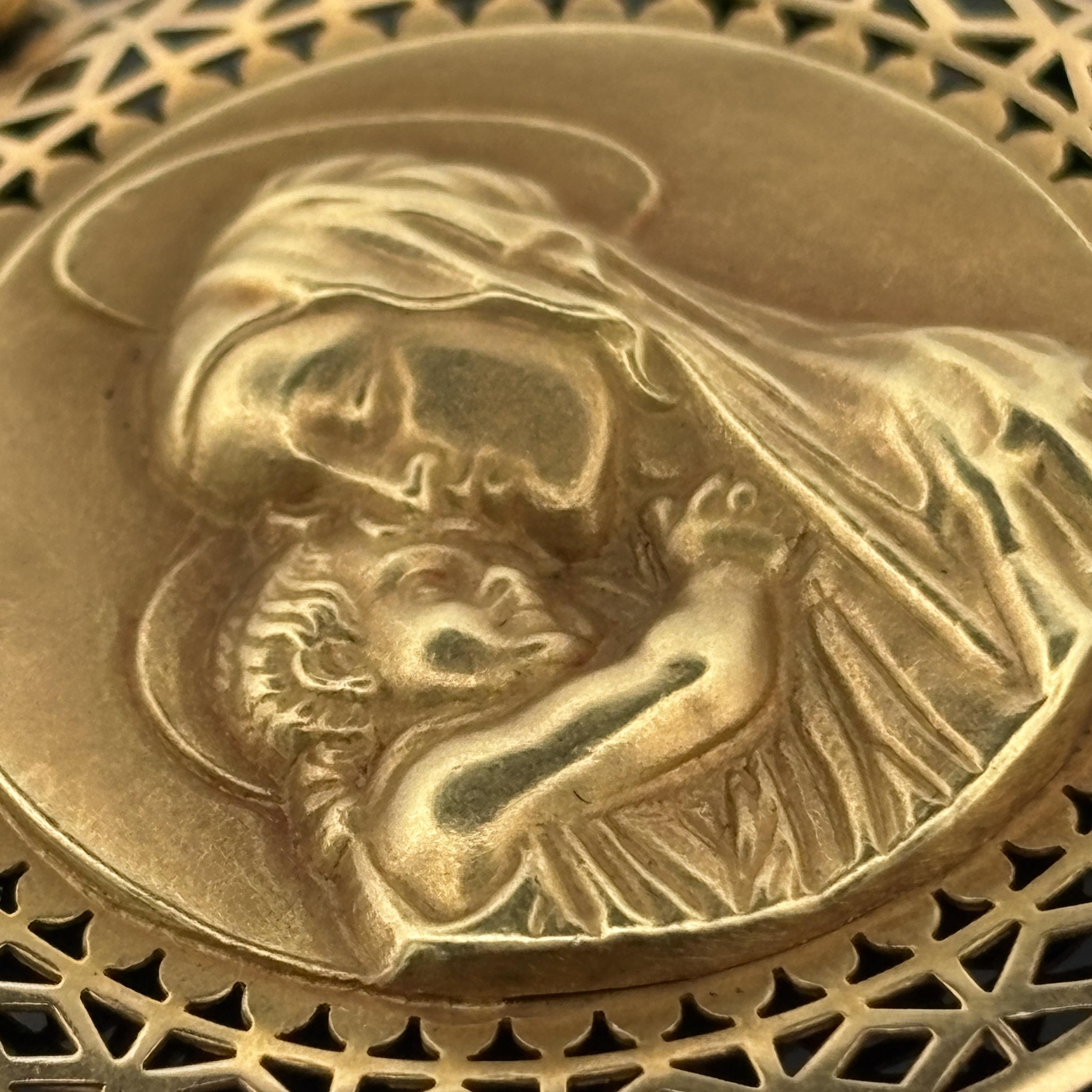 Vintage Grand Pendentif Vierge Marie Or Jaune 18k - 36mm en vente 1