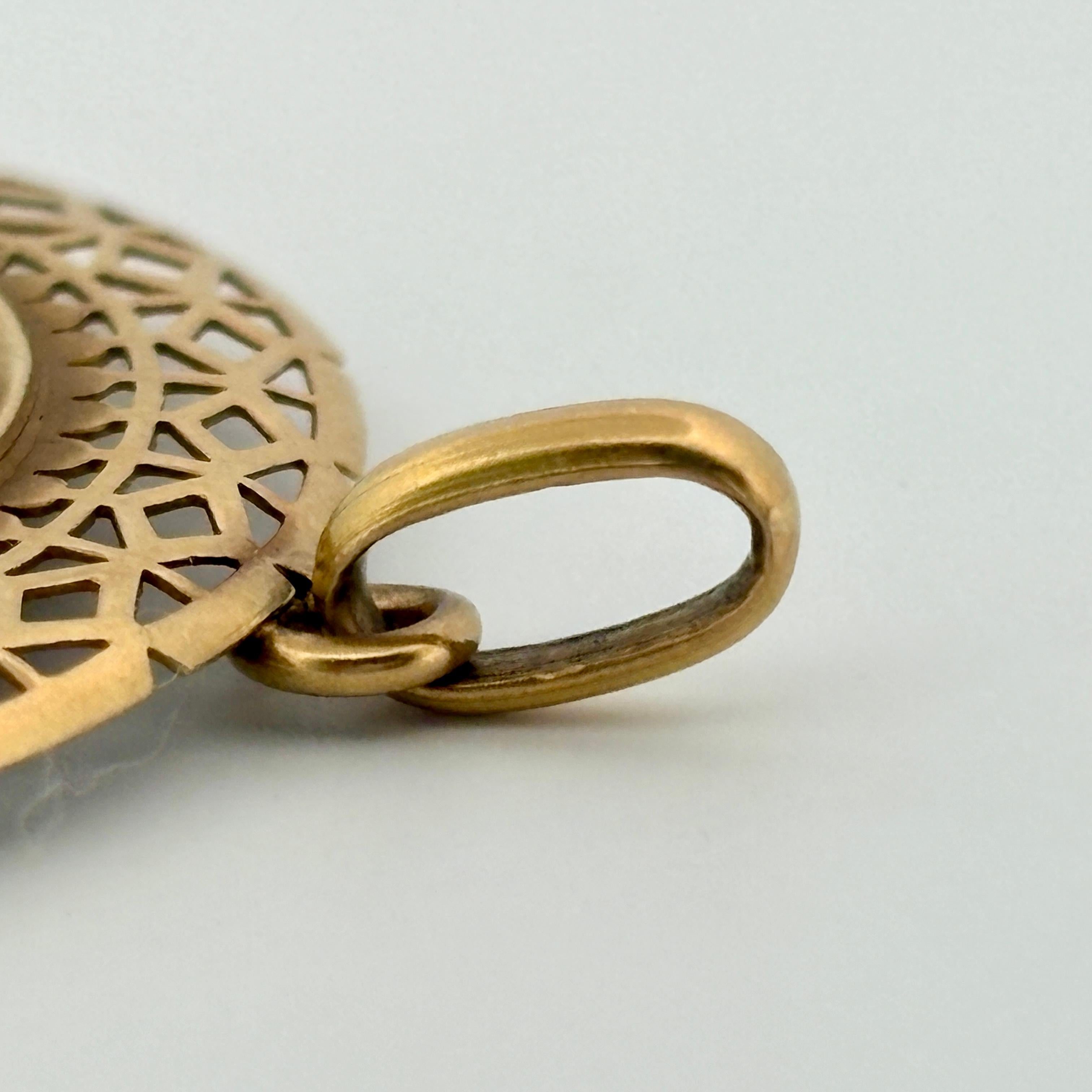 Vintage Grand Pendentif Vierge Marie Or Jaune 18k - 36mm en vente 4