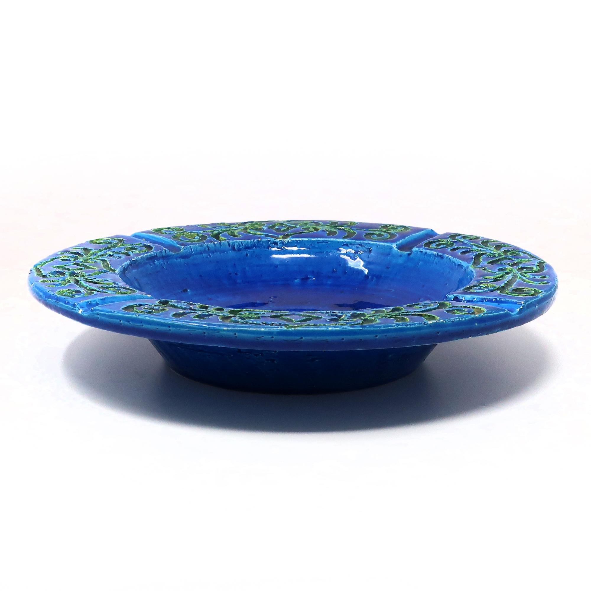 A beautiful large blue and green incised ceramic ashtray in the style of Aldo Londi’s Blue Rimini line for Bitossi.  Perfect for the 1960s smoking swagger enthusiast or as a decorative centerpiece or catchall. 

Glaze is bright and in good vintage