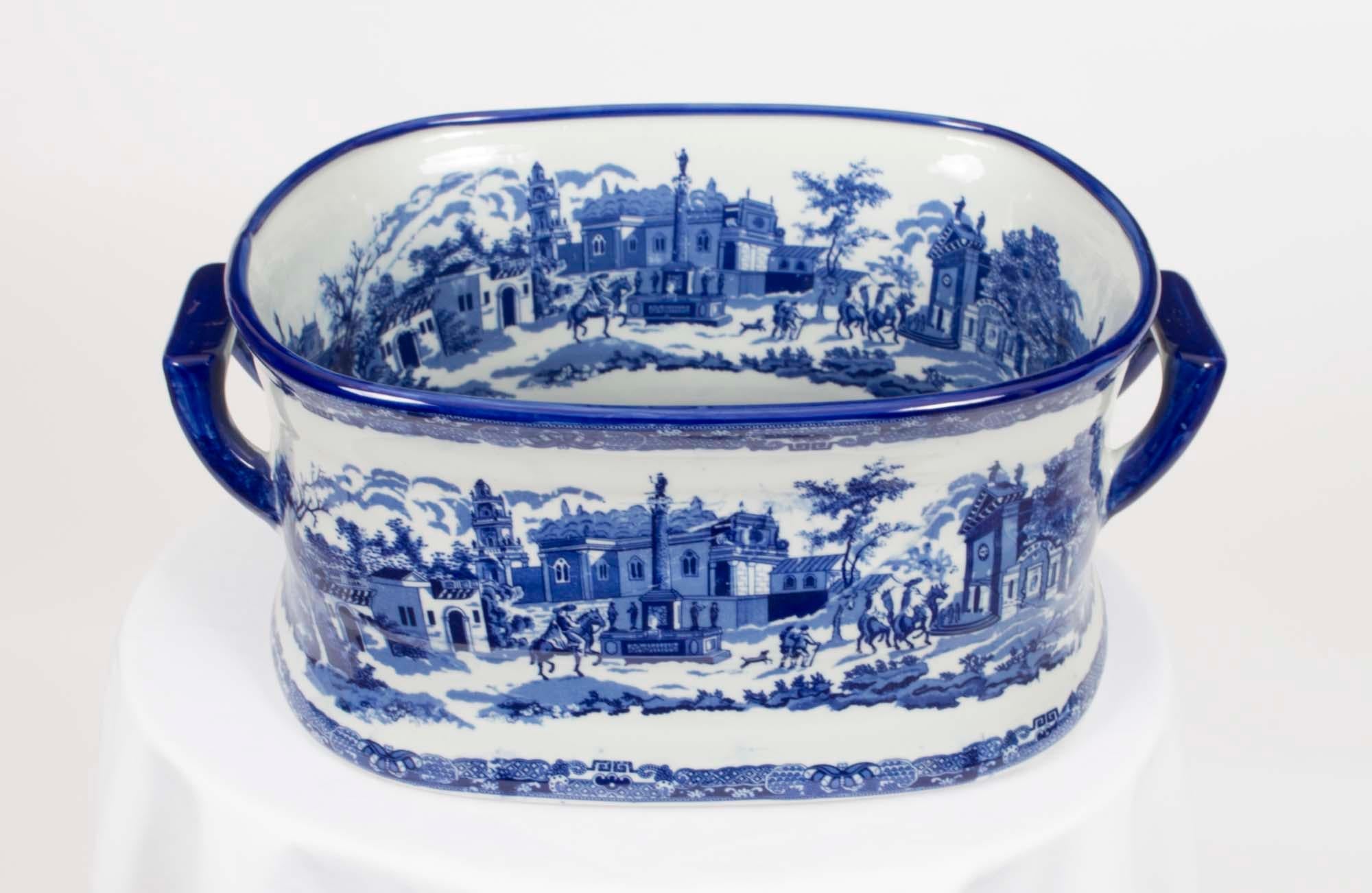 Jardinera de porcelana azul y blanca Vintage Siglo XX en venta 5