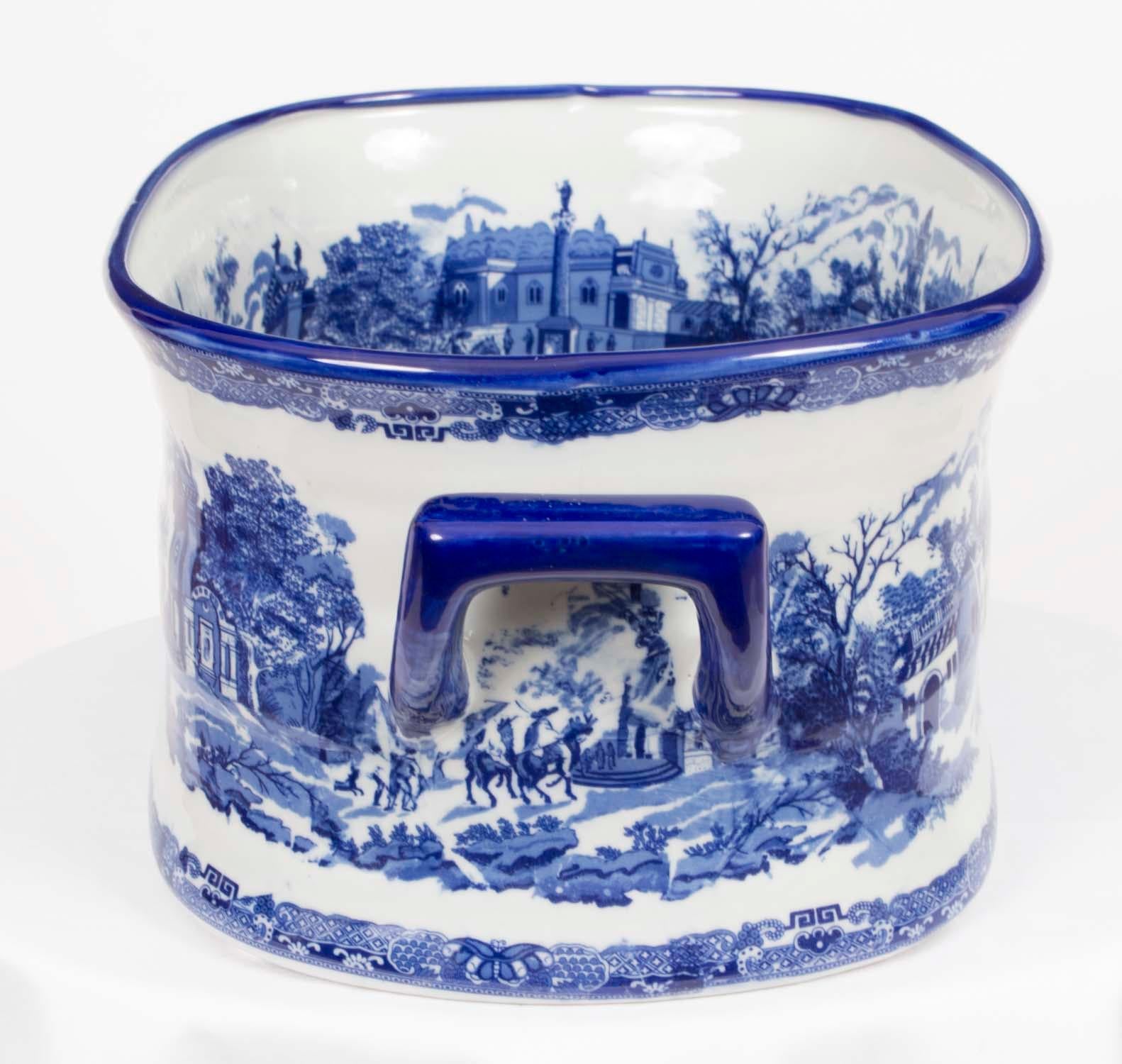 Jardinera de porcelana azul y blanca Vintage Siglo XX en venta 2