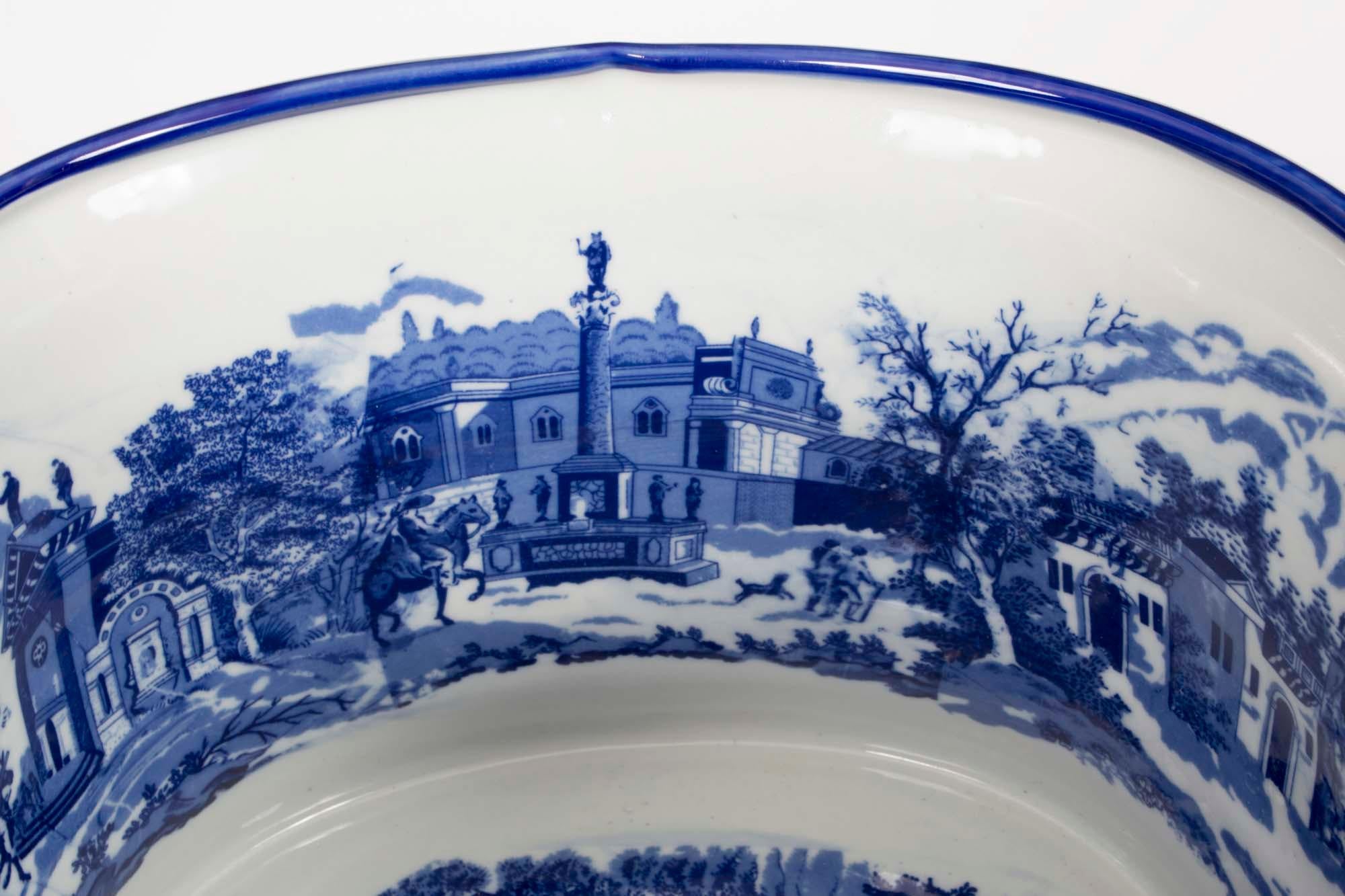 Jardinera de porcelana azul y blanca Vintage Siglo XX en venta 3