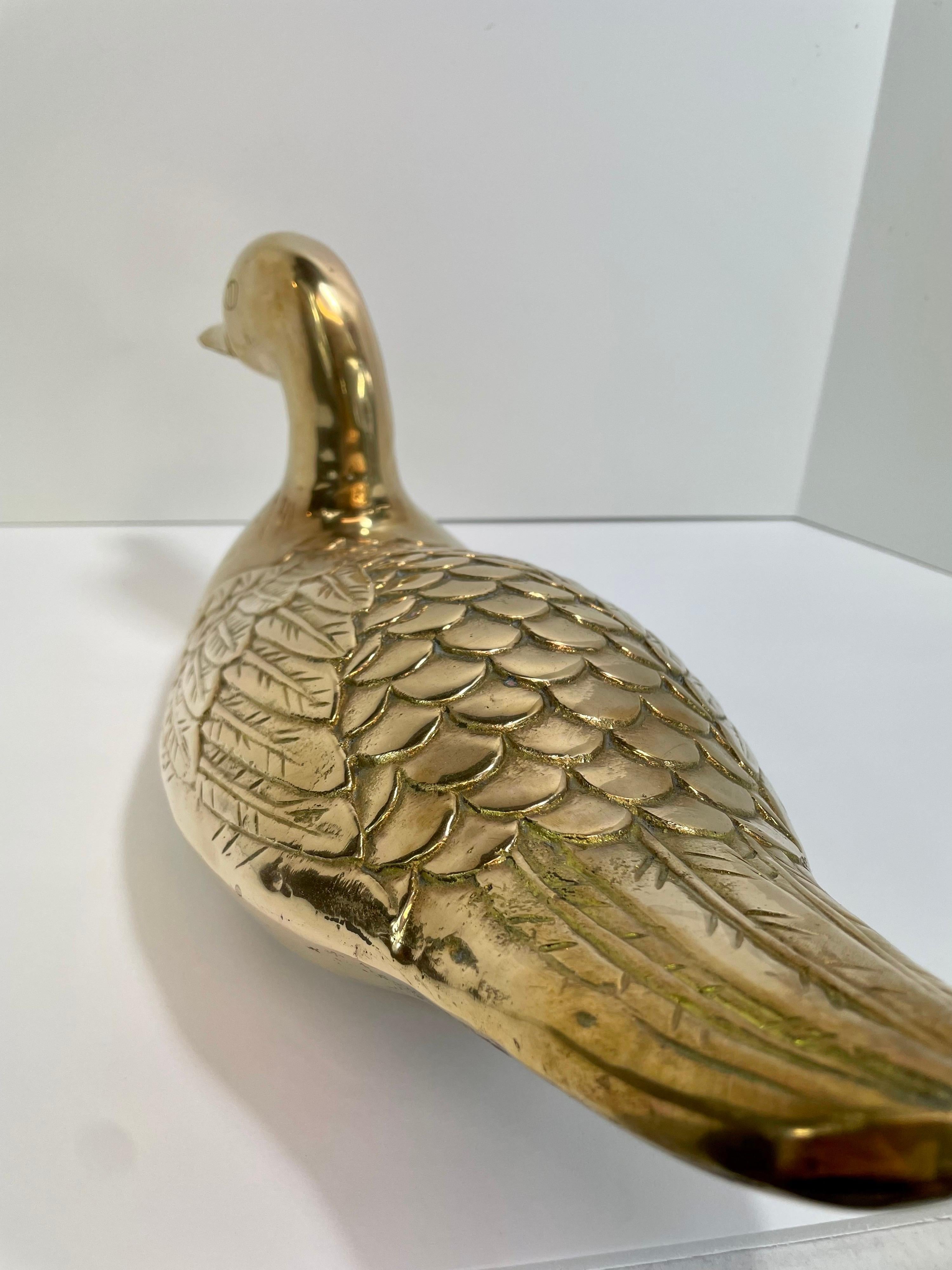 Mid-Century Modern Grande sculpture vintage de canard en laiton « Décoy » en vente
