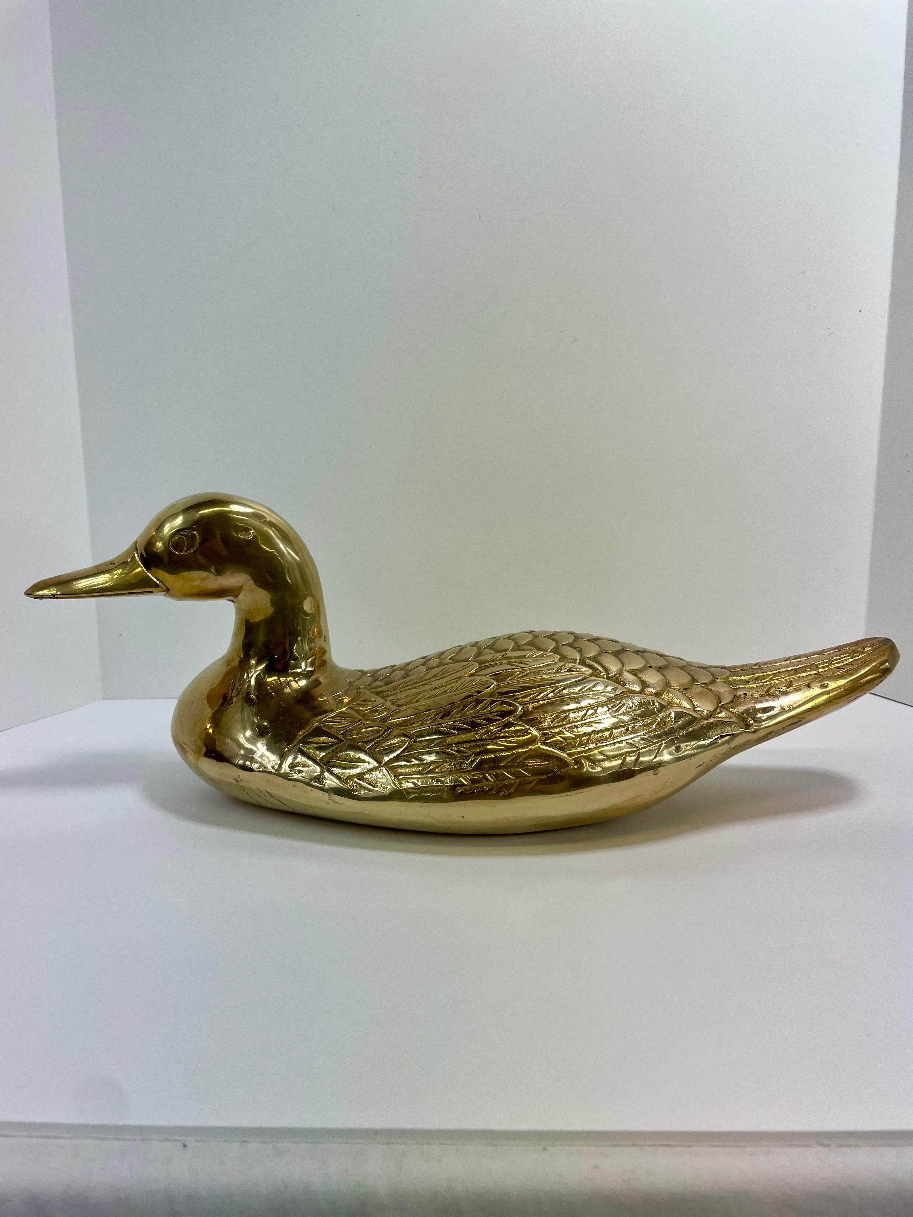 Laiton Grande sculpture vintage de canard en laiton « Décoy » en vente