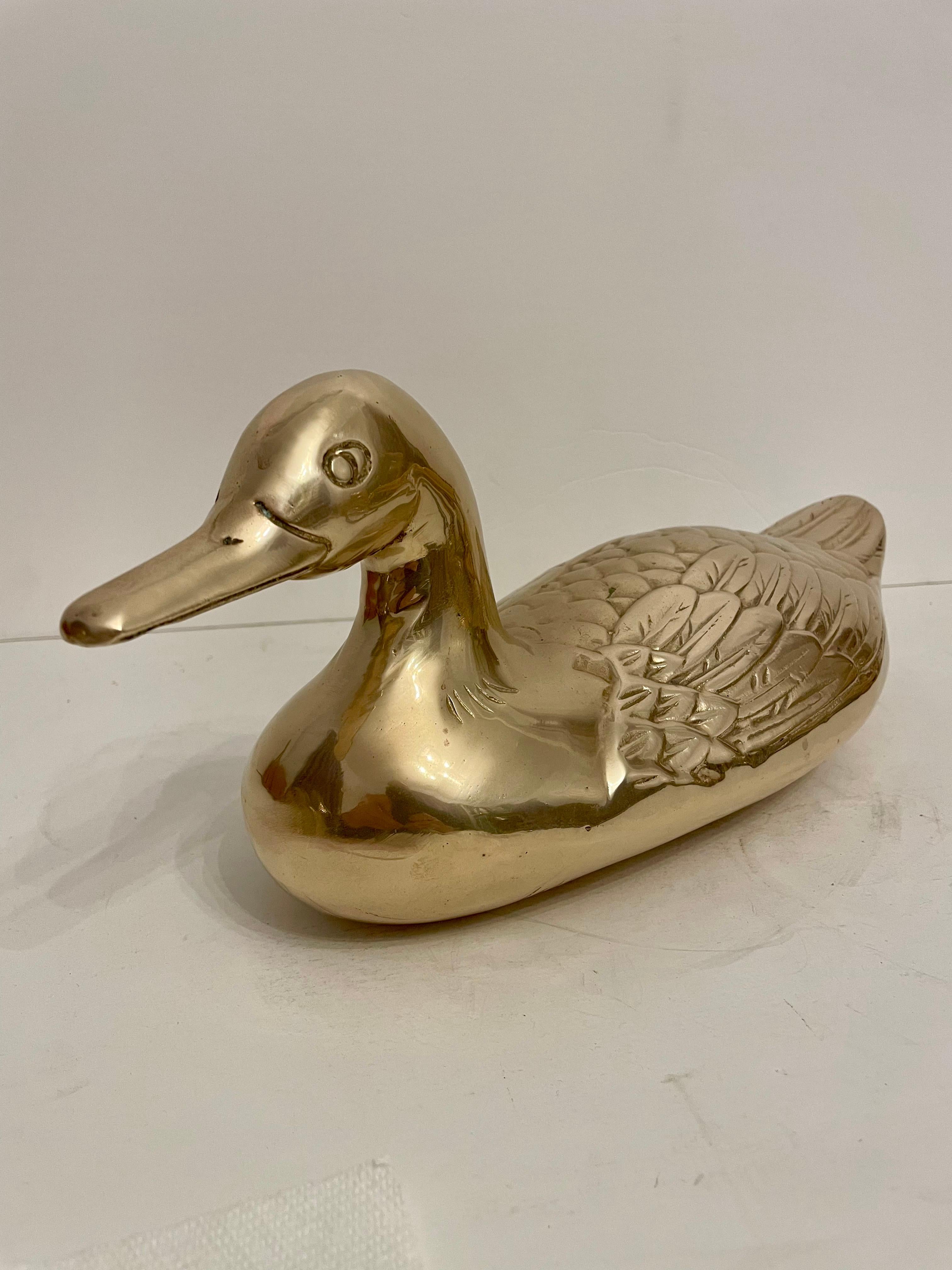 Ottone Scultura d'epoca in ottone di grandi dimensioni con esca d'anatra in vendita
