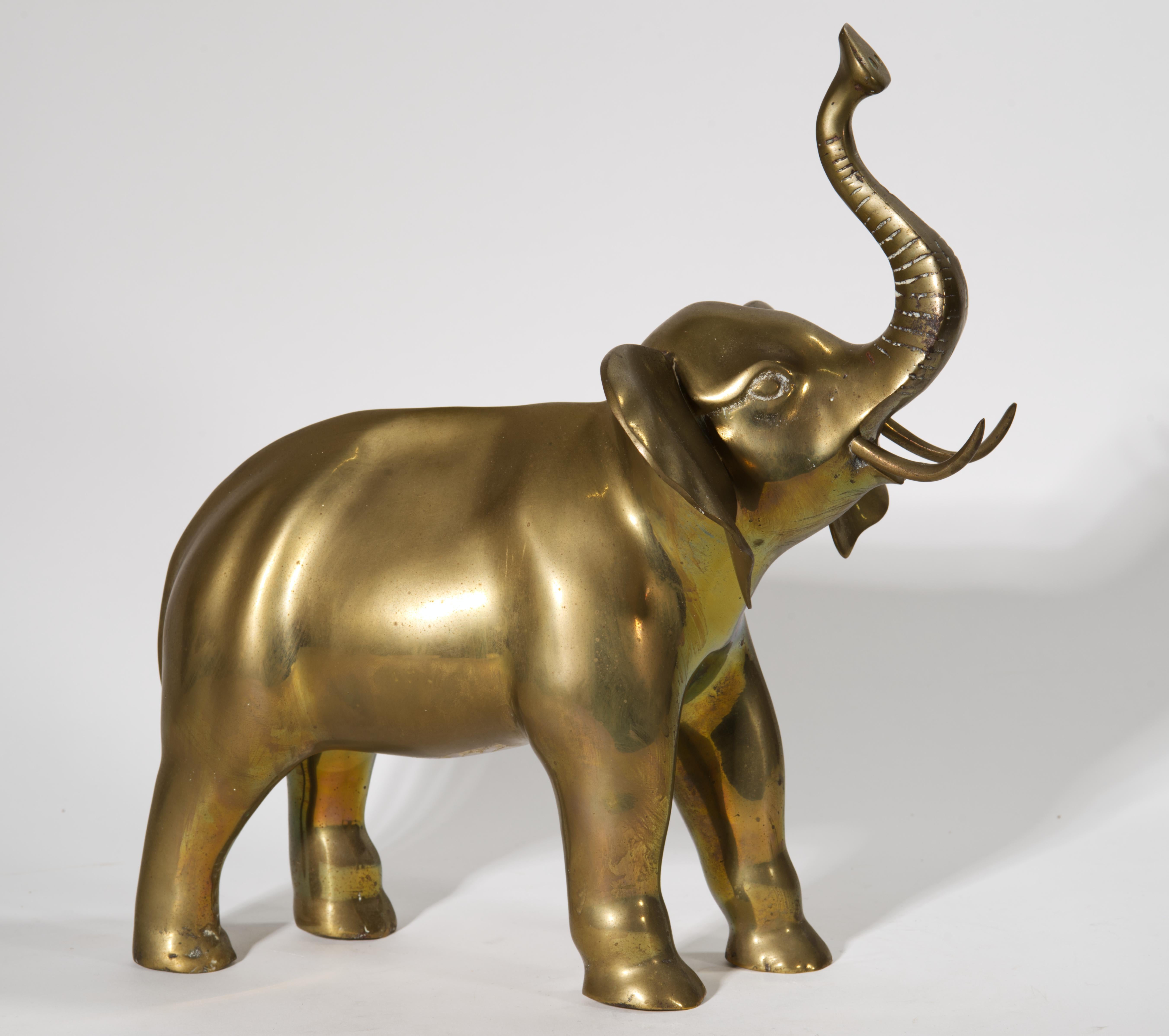 Coreano Scultura di elefante in bronzo di grandi dimensioni vintage con proboscide sollevata in vendita