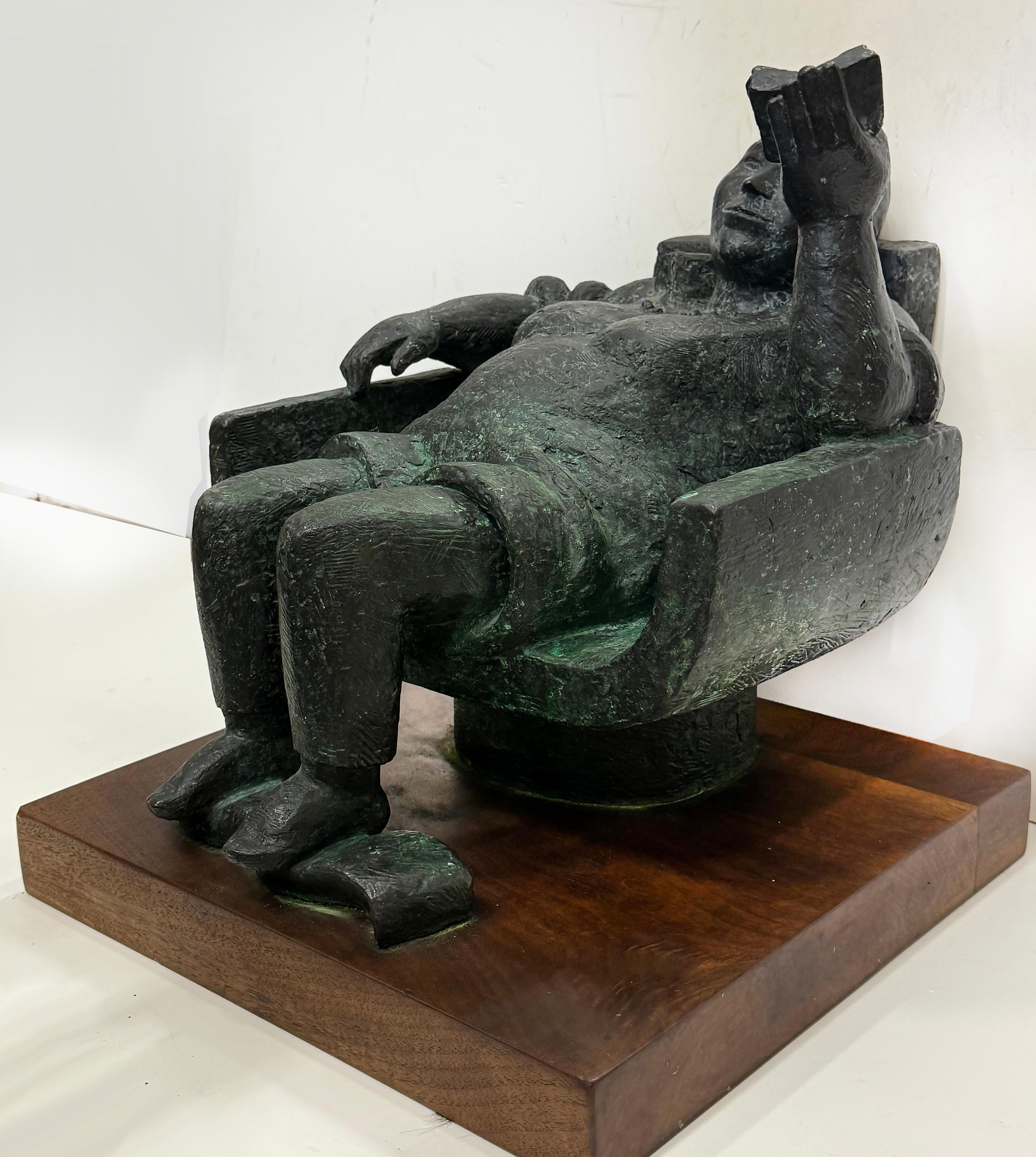 Scultura femminile in bronzo di grandi dimensioni, firmata con marchio della fonderia, data, numeri, base In condizioni buone in vendita a Miami, FL