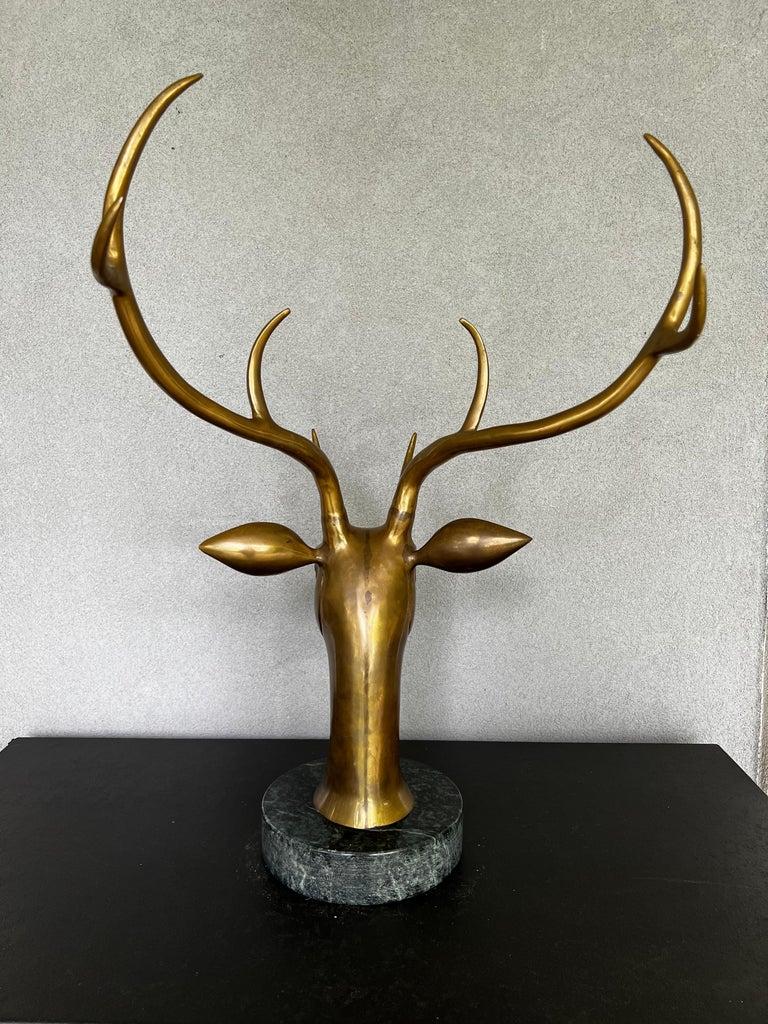 Inconnu Grande tête de cerf en bronze sur socle en marbre en vente