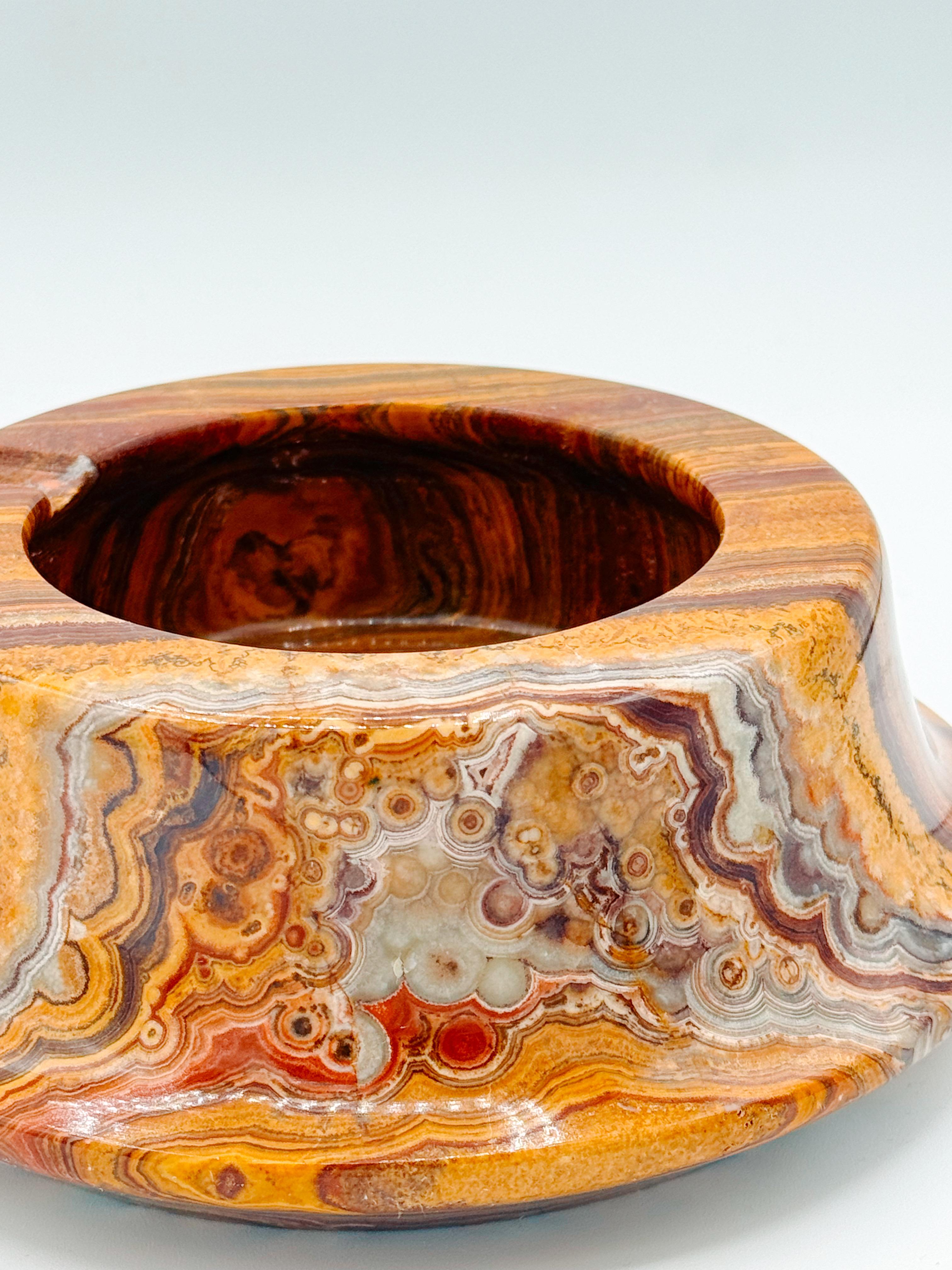 Cenicero Vintage Grande Marrón Mármol Onix Remolino Mid Century Crema Rojo pesado Moderno de mediados de siglo en venta