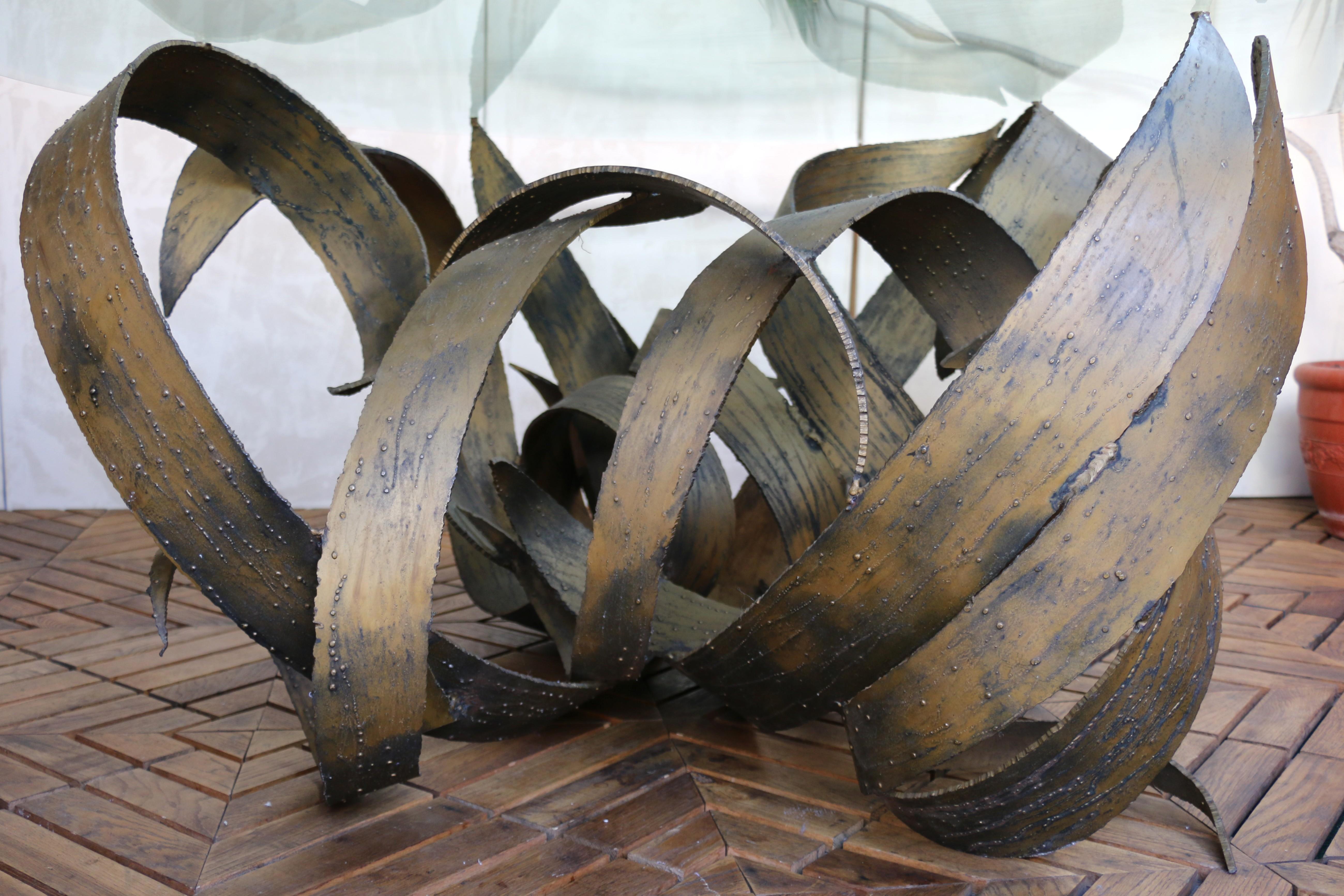 American Vintage Large Brutalist Sculptural Round Dining/Center Table, Circa 1970s For Sale
