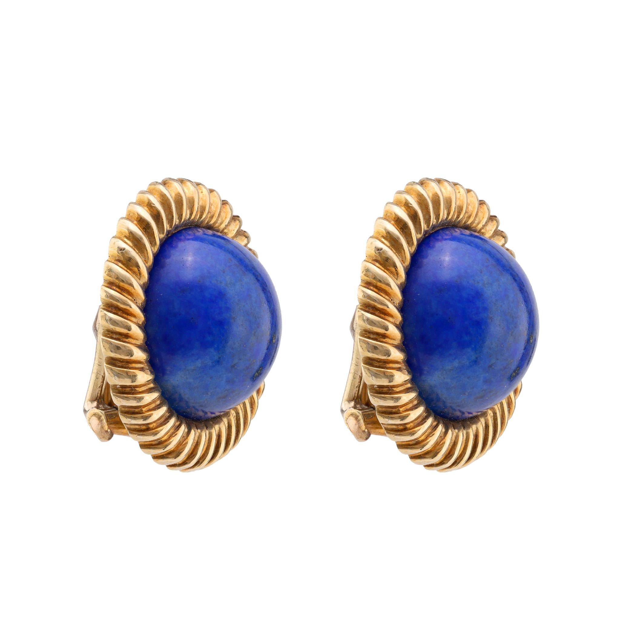 Vintage Große Cabochon Lapis Lazuli 18K Gelbgold Clip Ohrringe im Zustand „Hervorragend“ in Beverly Hills, CA
