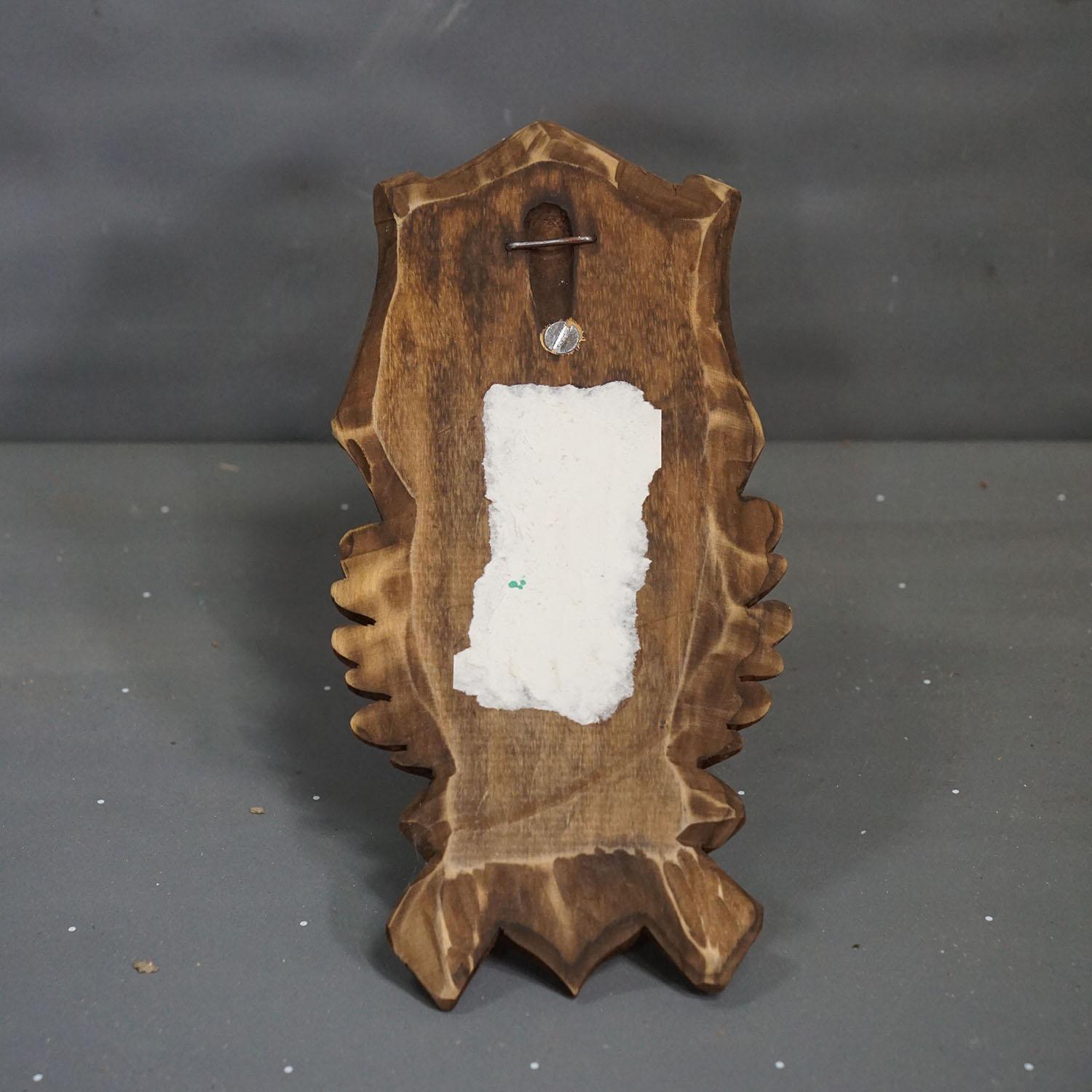 Vintage Large Chamois Trophy auf geschnitzter Plakette, Österreich (Geweih) im Angebot