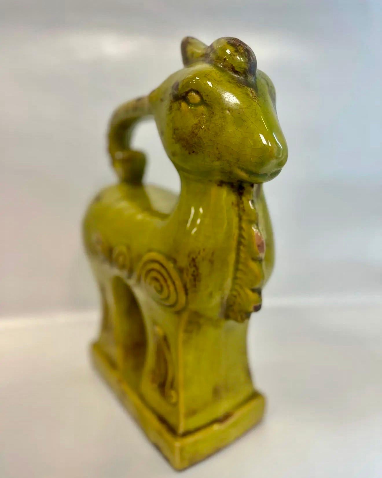 Mid-Century moderno Statua di ariete Chartreuse di grandi dimensioni vintage in vendita