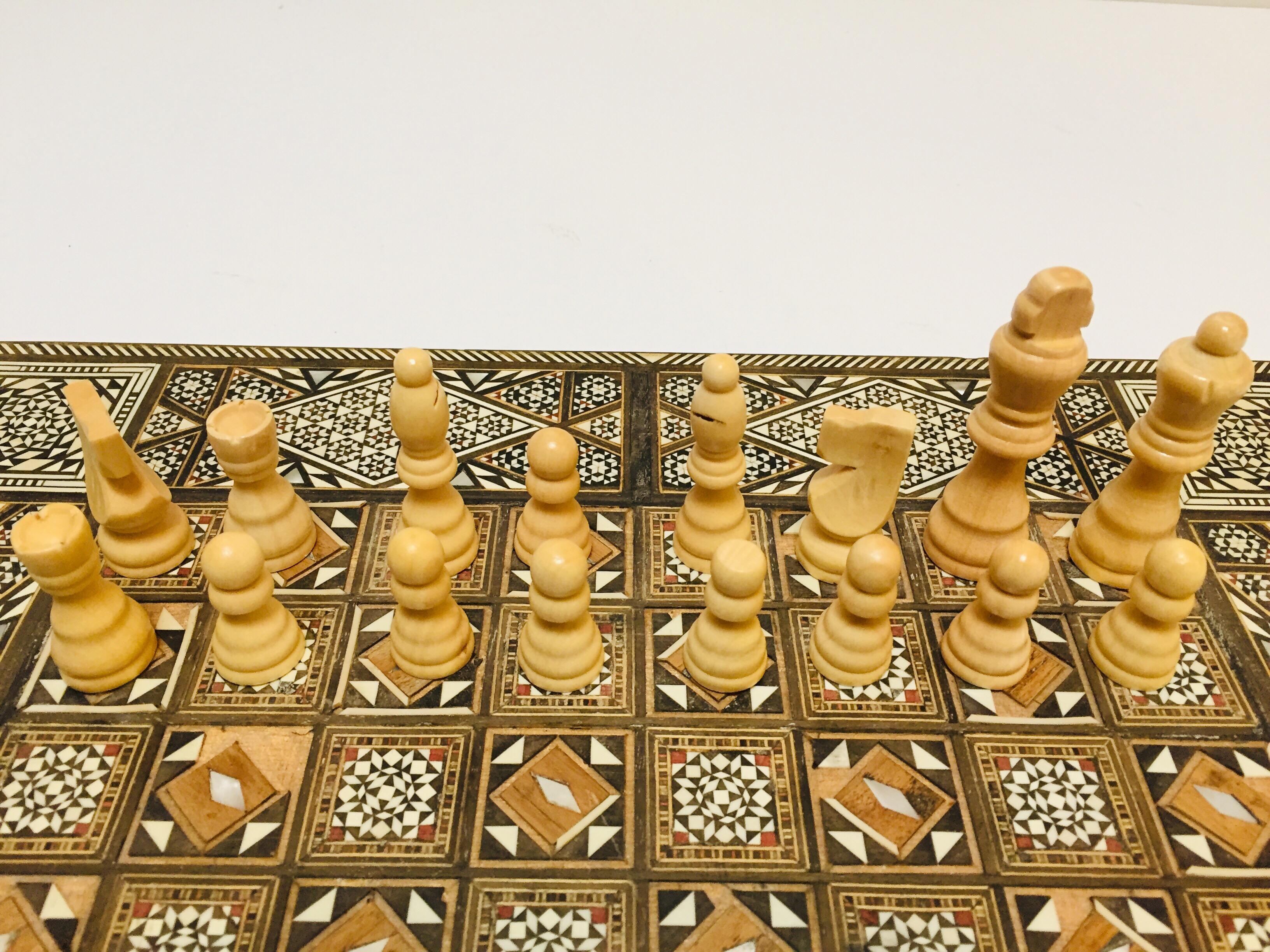 Vieux grand jeu complet de backgammon et d'echecs en mosaique incrustee syrienne 6