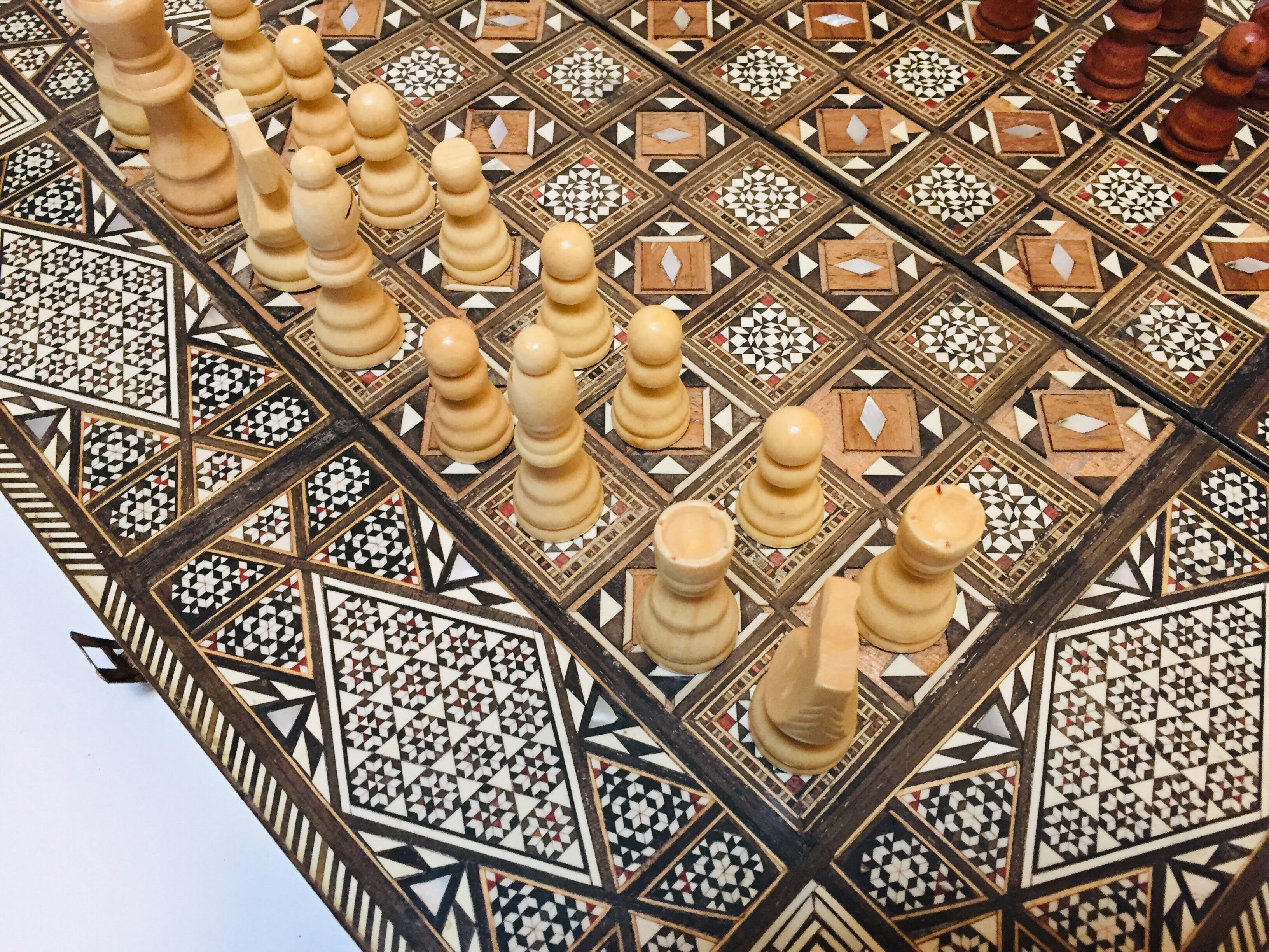 Vieux grand jeu complet de backgammon et d'echecs en mosaique incrustee syrienne 7