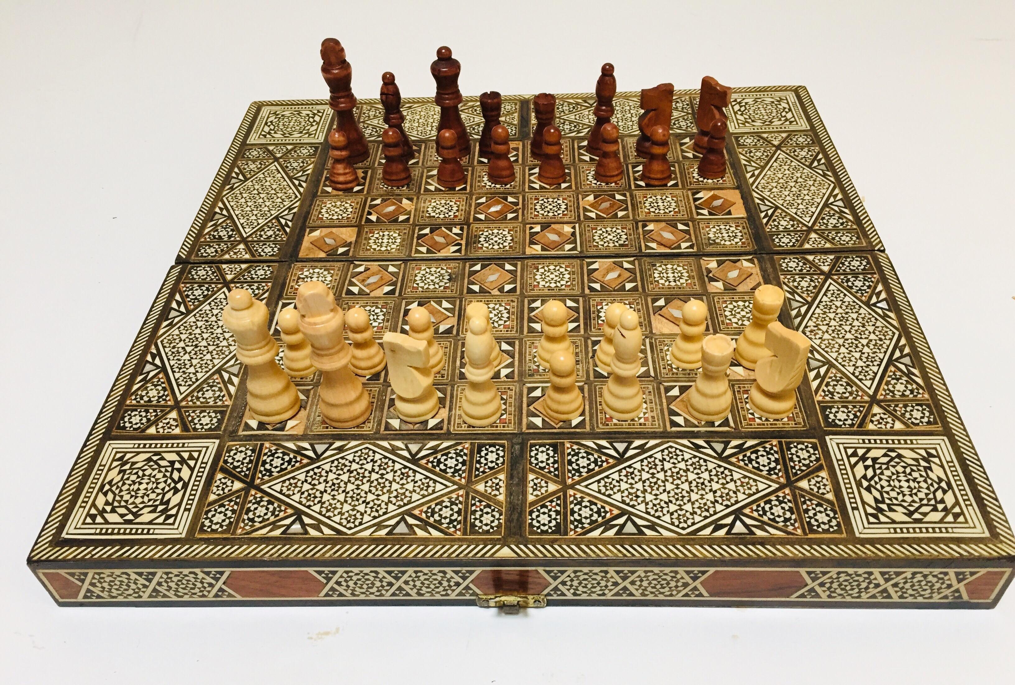Vieux grand jeu complet de backgammon et d'echecs en mosaique incrustee syrienne 10