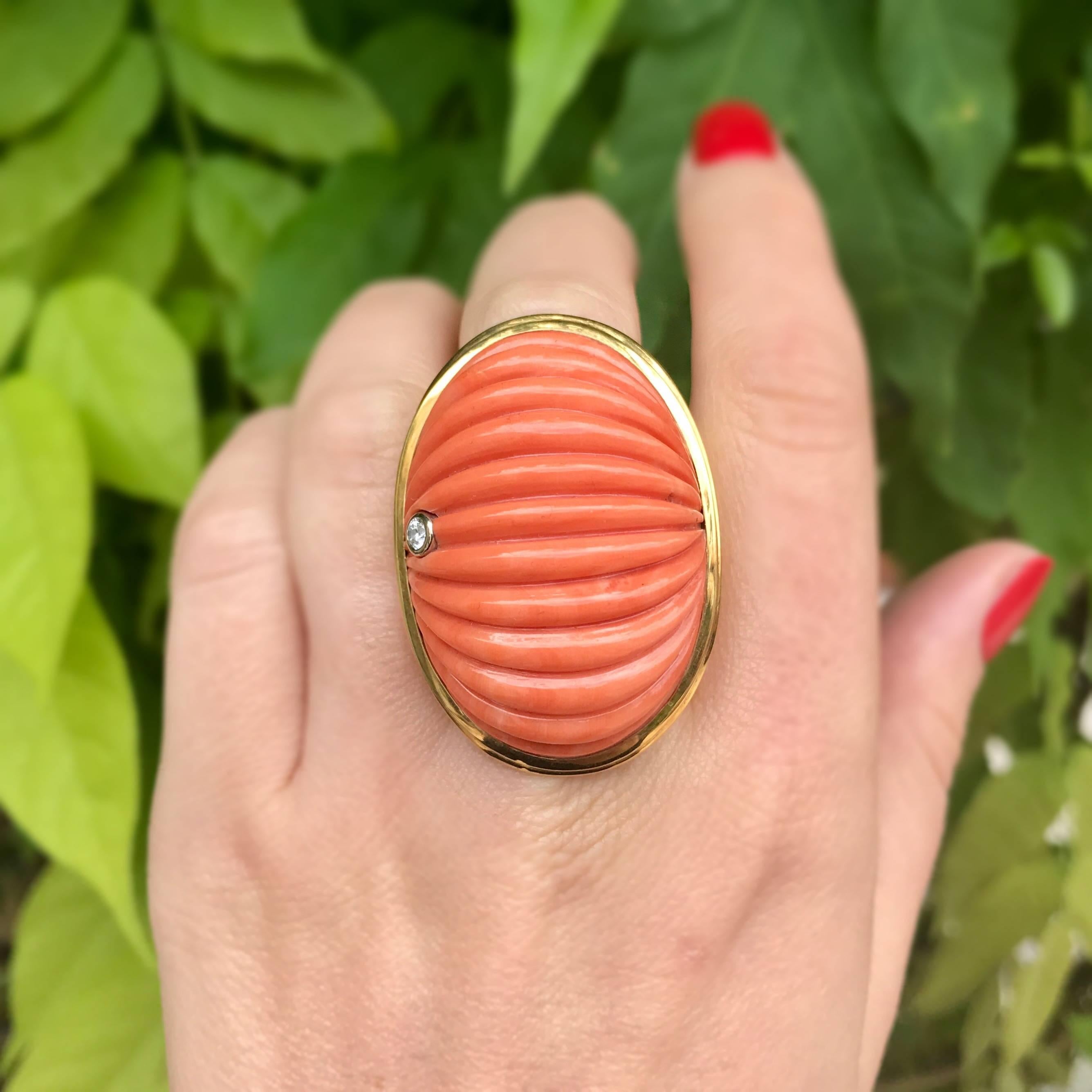 Vintage Large Coral and Diamond 18 Karat Gold Ring, circa 1960 For Sale 3