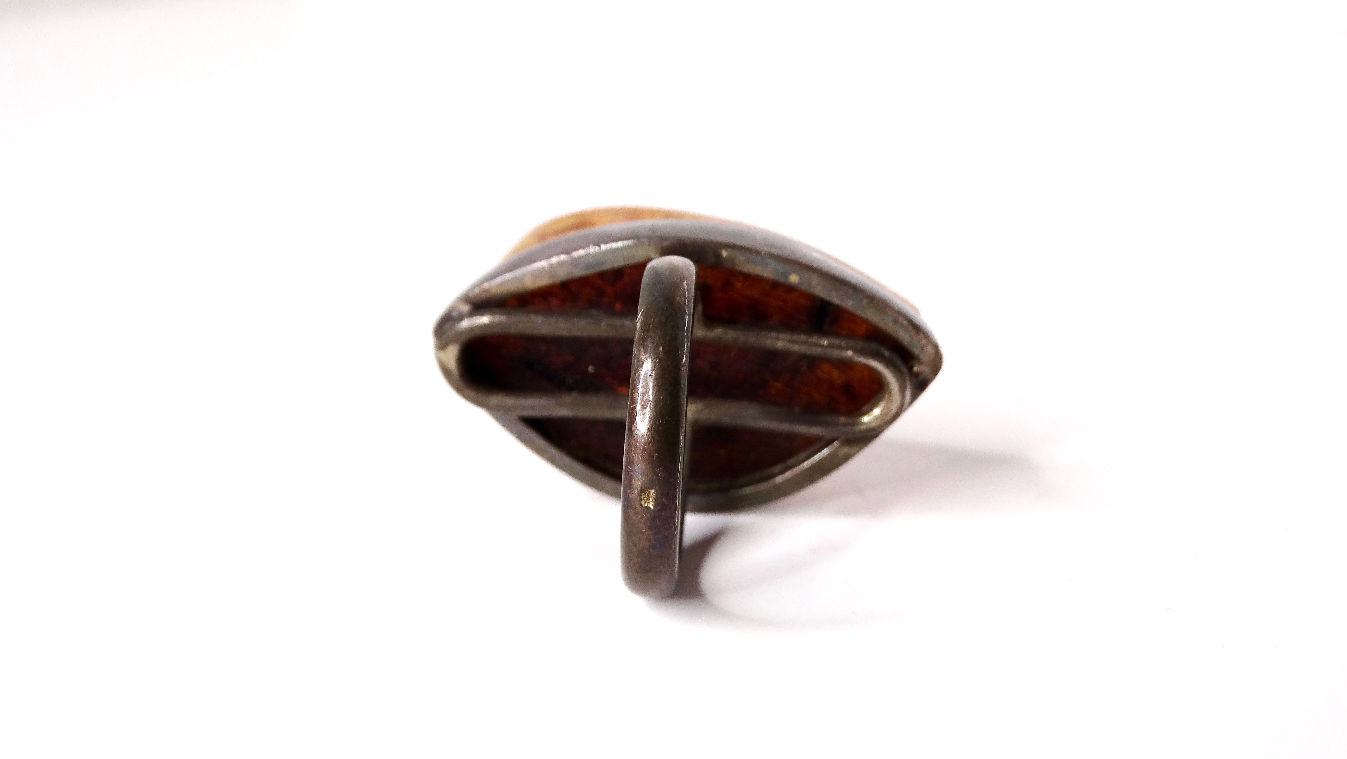 Vintage Large Costume Polished Amber Metal Cocktail Ring In condizioni discrete in vendita a Scottsdale, AZ