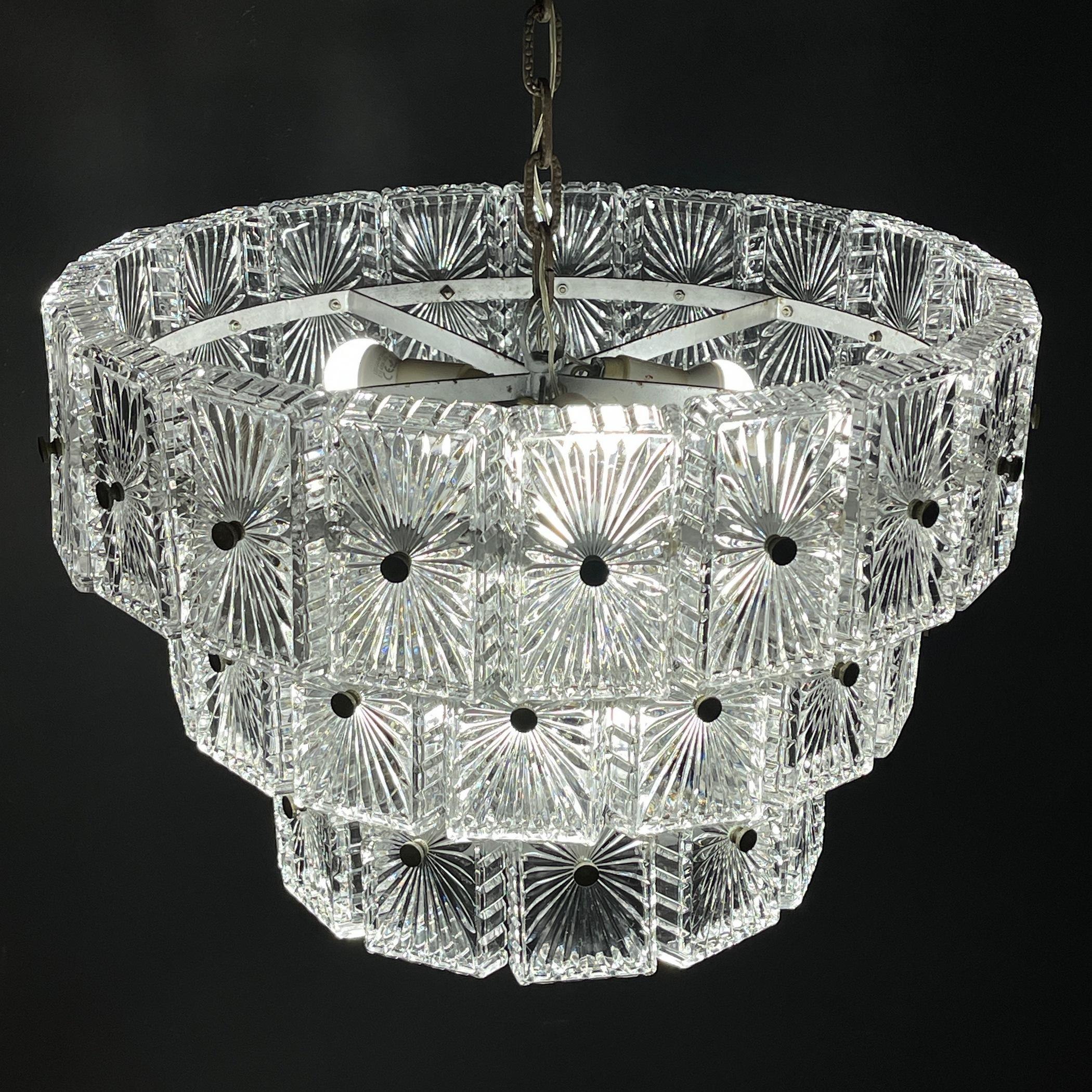 Italian Vintage Large Crystal Chandelier Italy 1960s For Sale