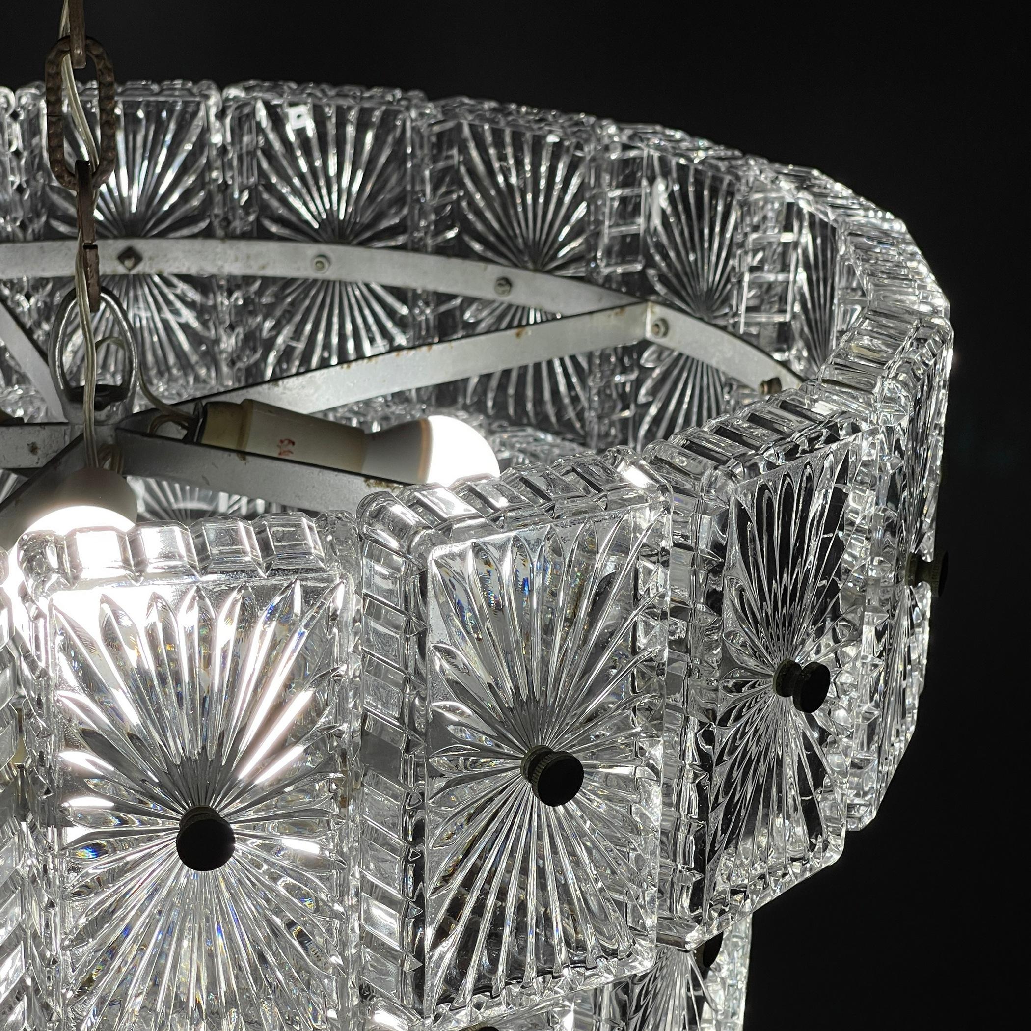Vintage Large Crystal Chandelier Italy 1960s In Good Condition For Sale In Miklavž Pri Taboru, SI
