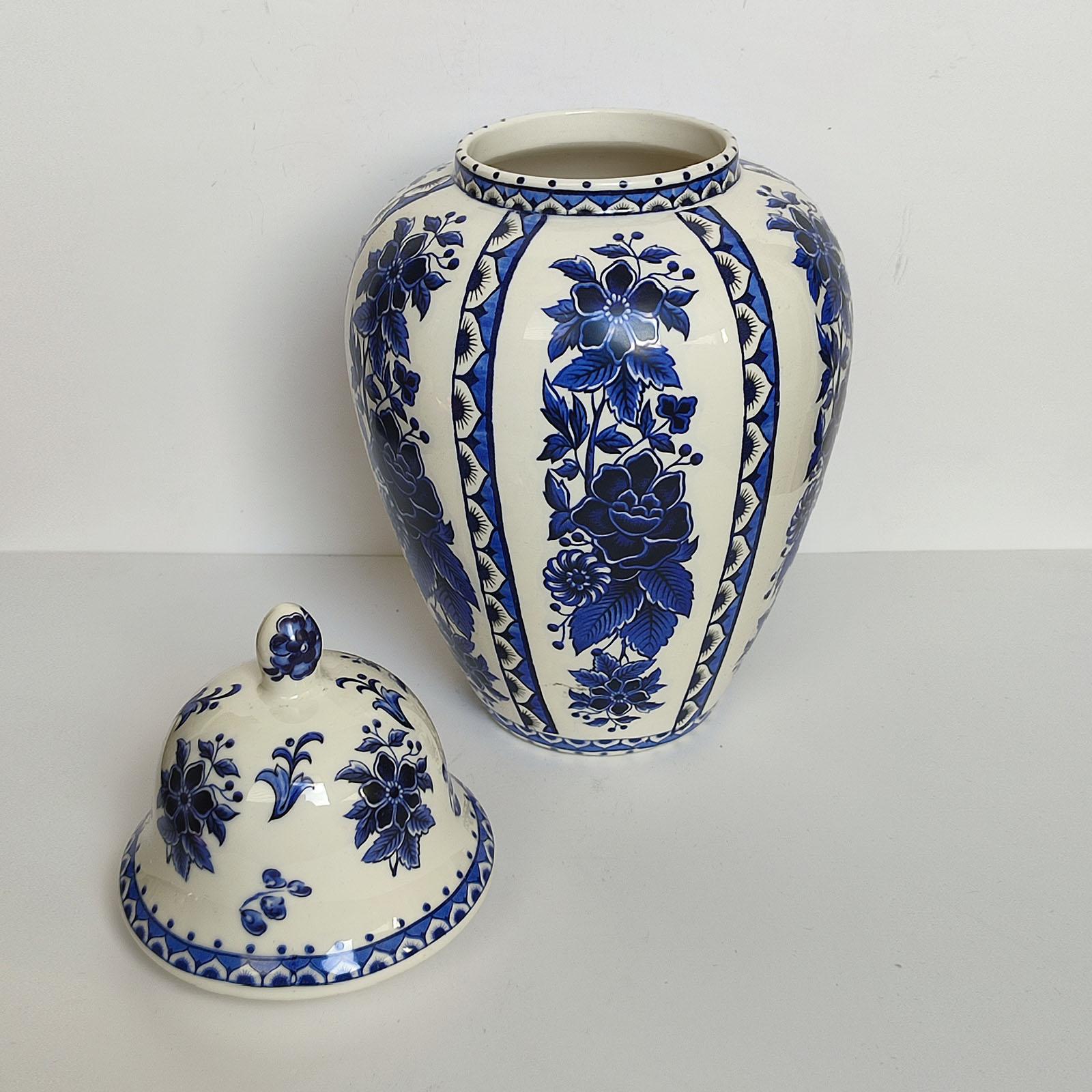 Grande vaso Delft d'epoca con coperchio, smalto bianco con decorazioni blu In condizioni ottime in vendita a Bochum, NRW