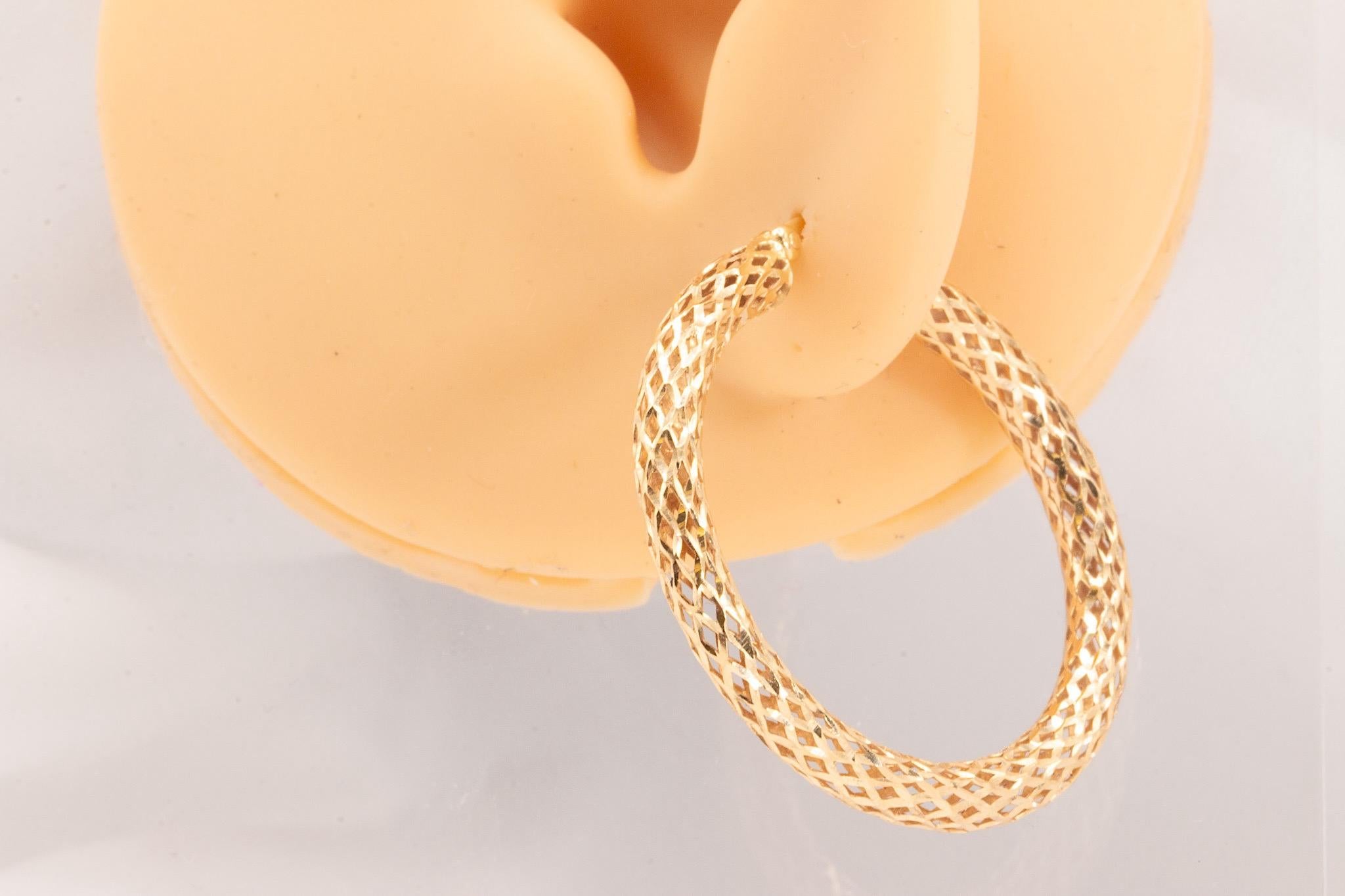 Vintage Large Diamond-Cut Mesh Hoop Earrings in 14K Yellow Gold For Sale 2
