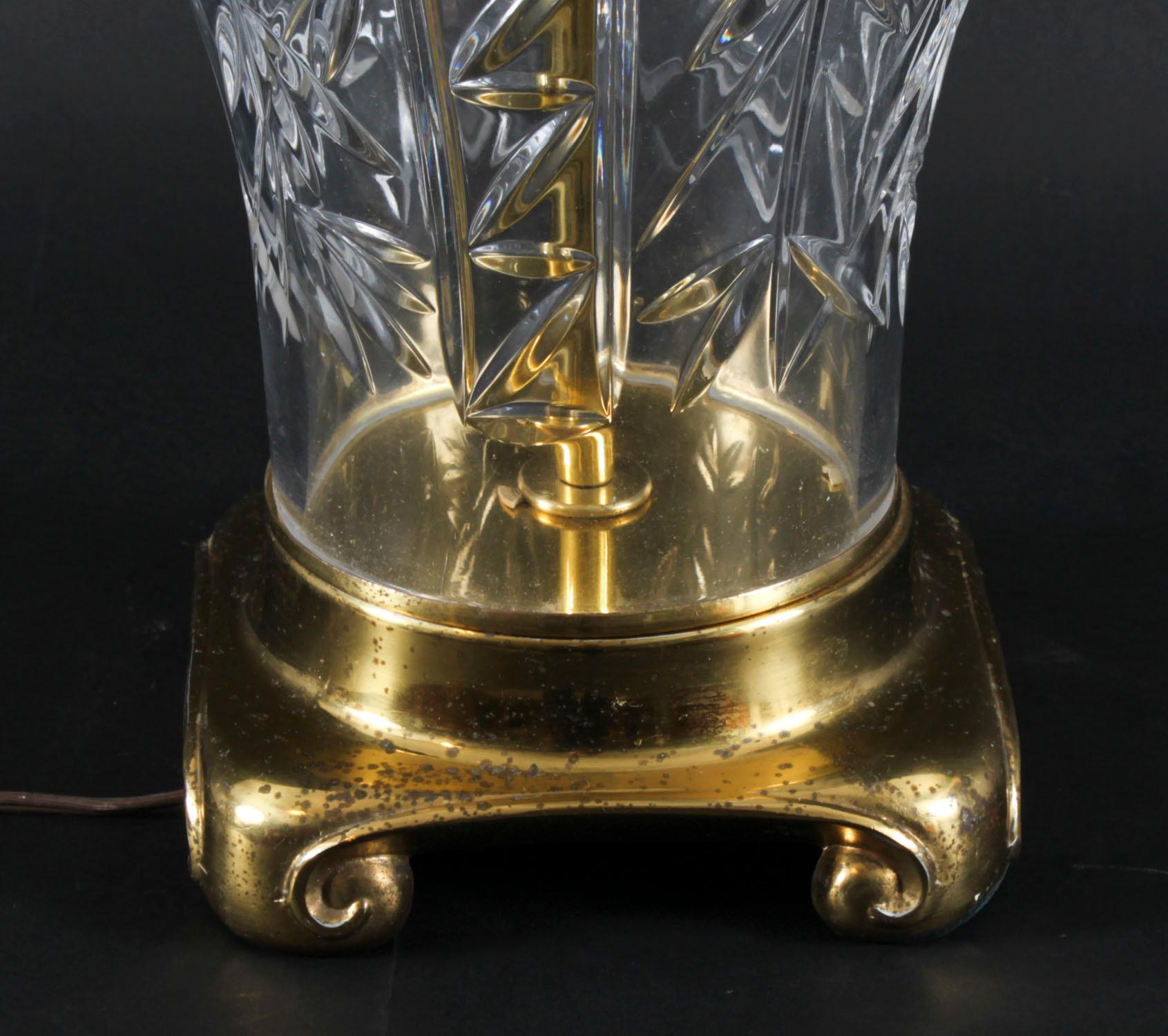 Lámpara de sobremesa inglesa de cristal tallado de finales del siglo XX en venta 6
