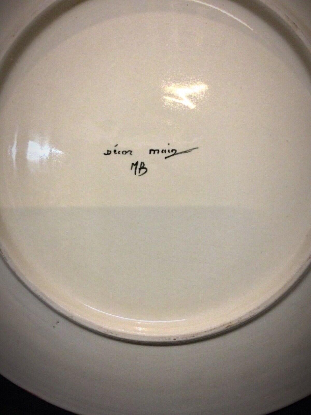 Plato grande de loza vintage de M.B. con decoración floral pintada a mano - 2Y57 Imperio en venta