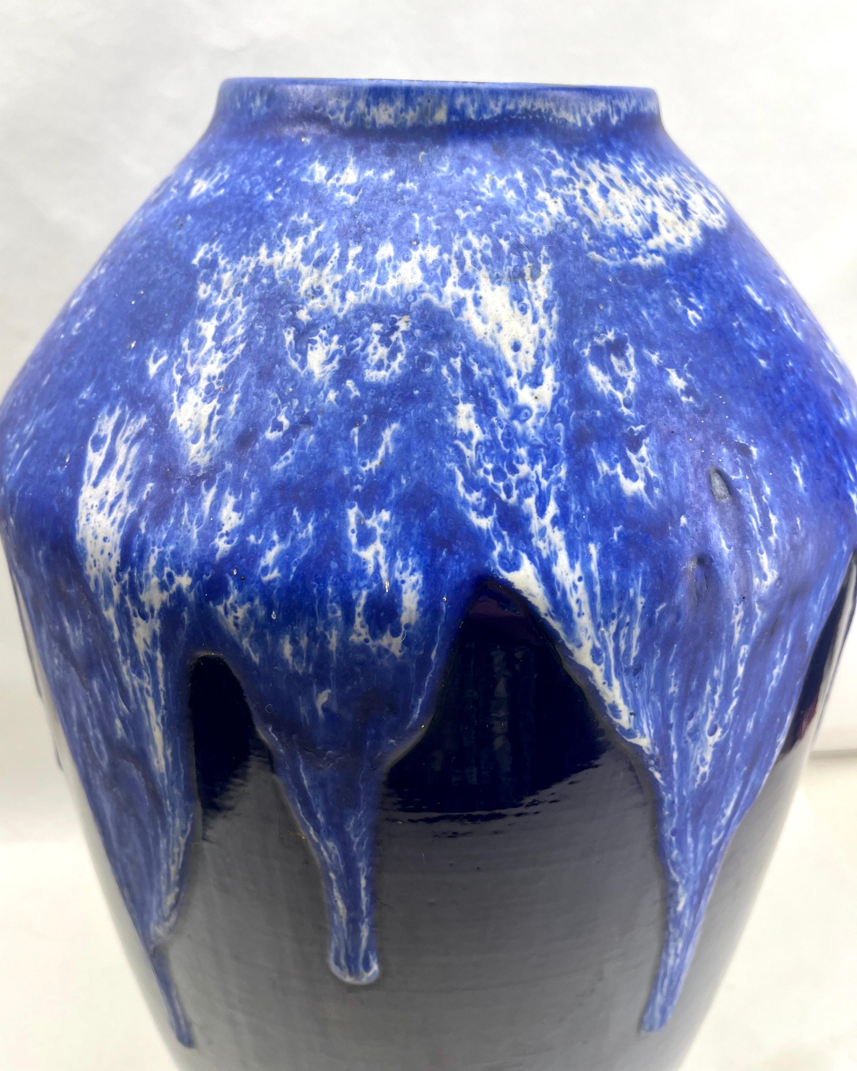 Vintage Large Fat Lava Floor Vase with Cobalt Blue Drip-Glaze 88-40 W-Germany' In Good Condition For Sale In Verviers, BE