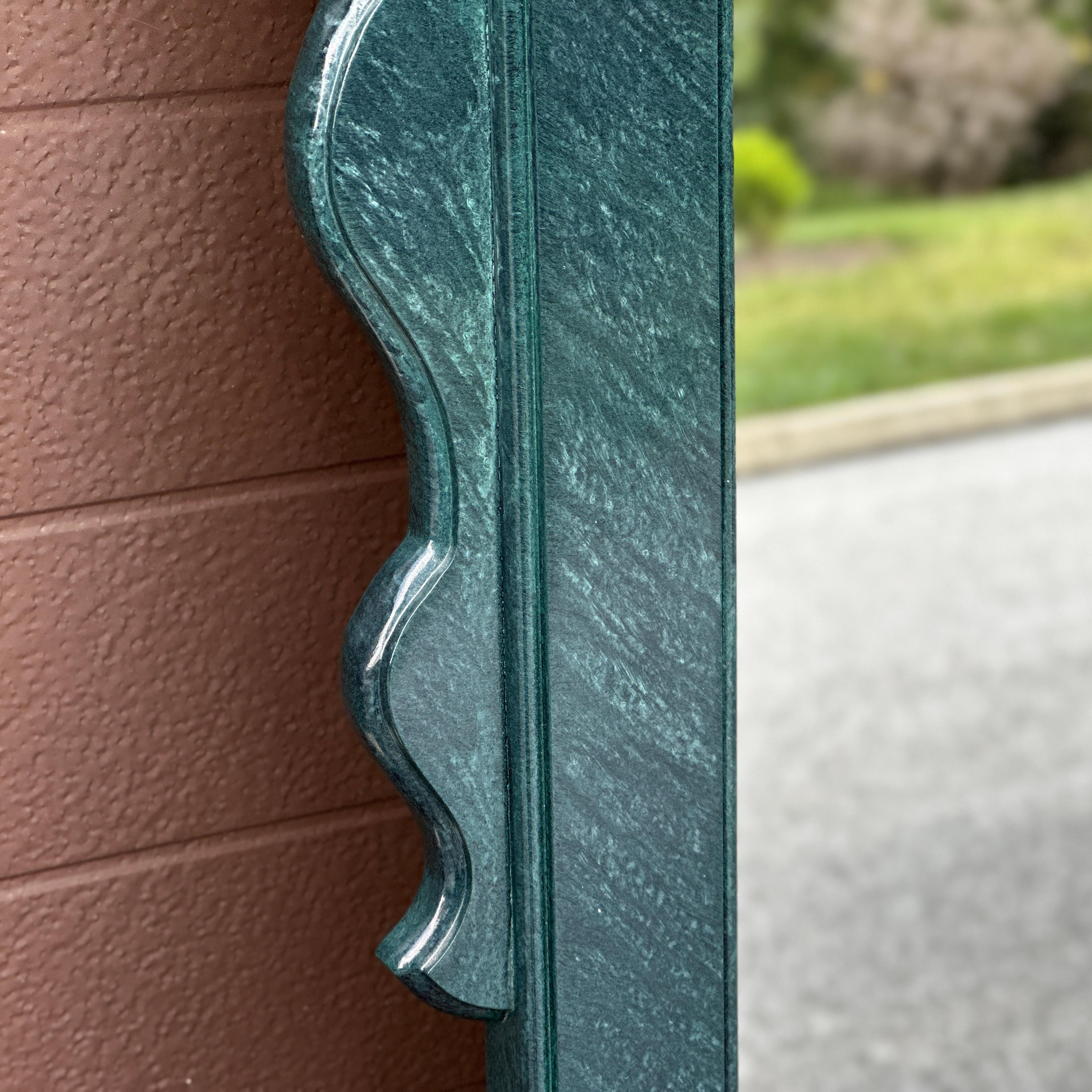 Grande specchio d'epoca intagliato in stile cinese con lacca verde finta malachite in vendita 1