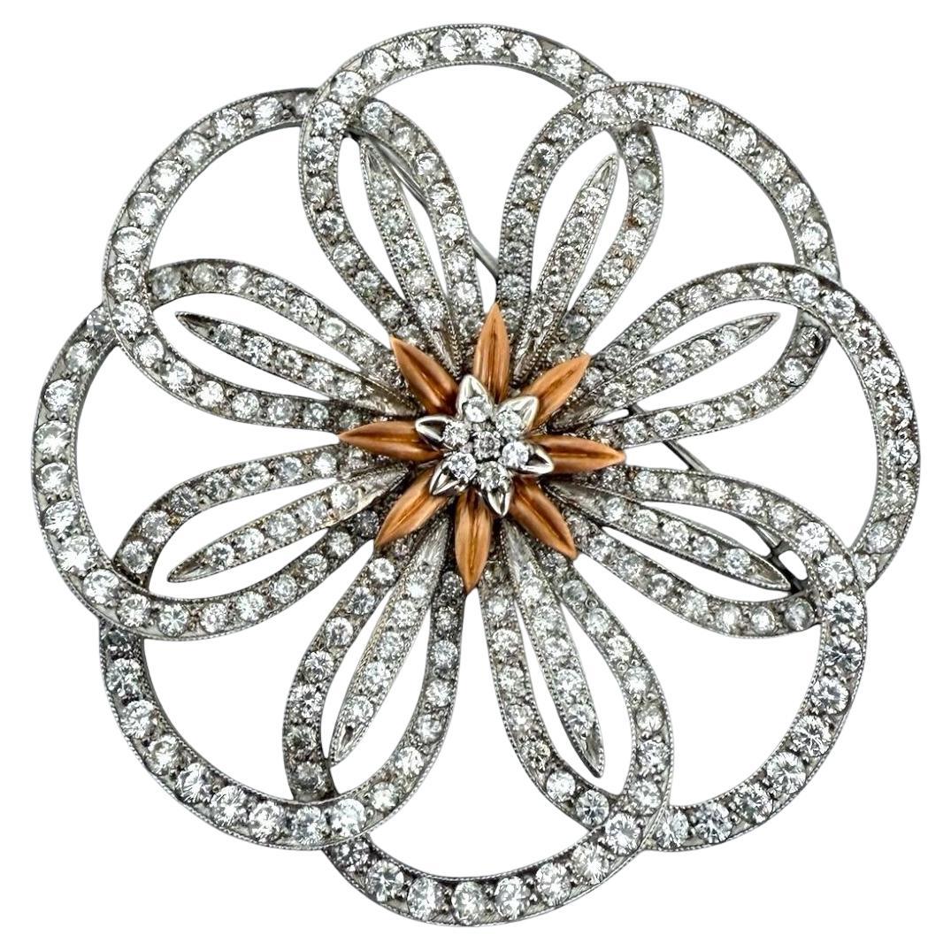 Broche vintage de diamantes flor grande de 4,5 quilates y oro blanco de 18 quilates