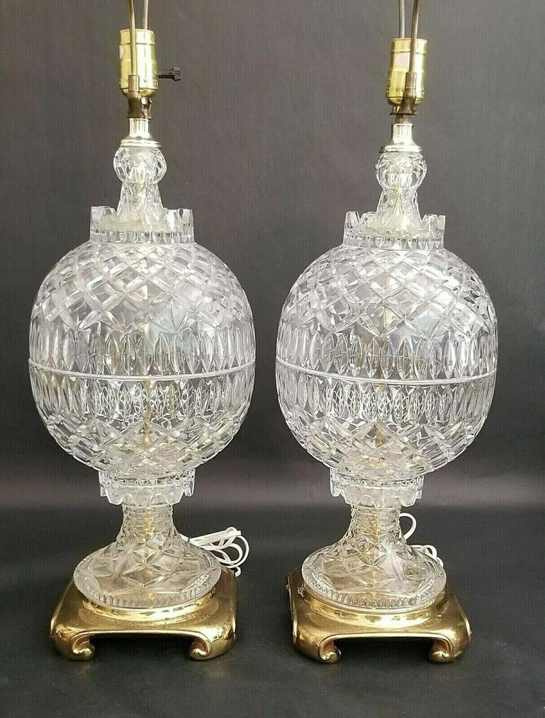 Vintage Große französische Bleikristall-Tischlampen - ein Paar (Messing) im Angebot