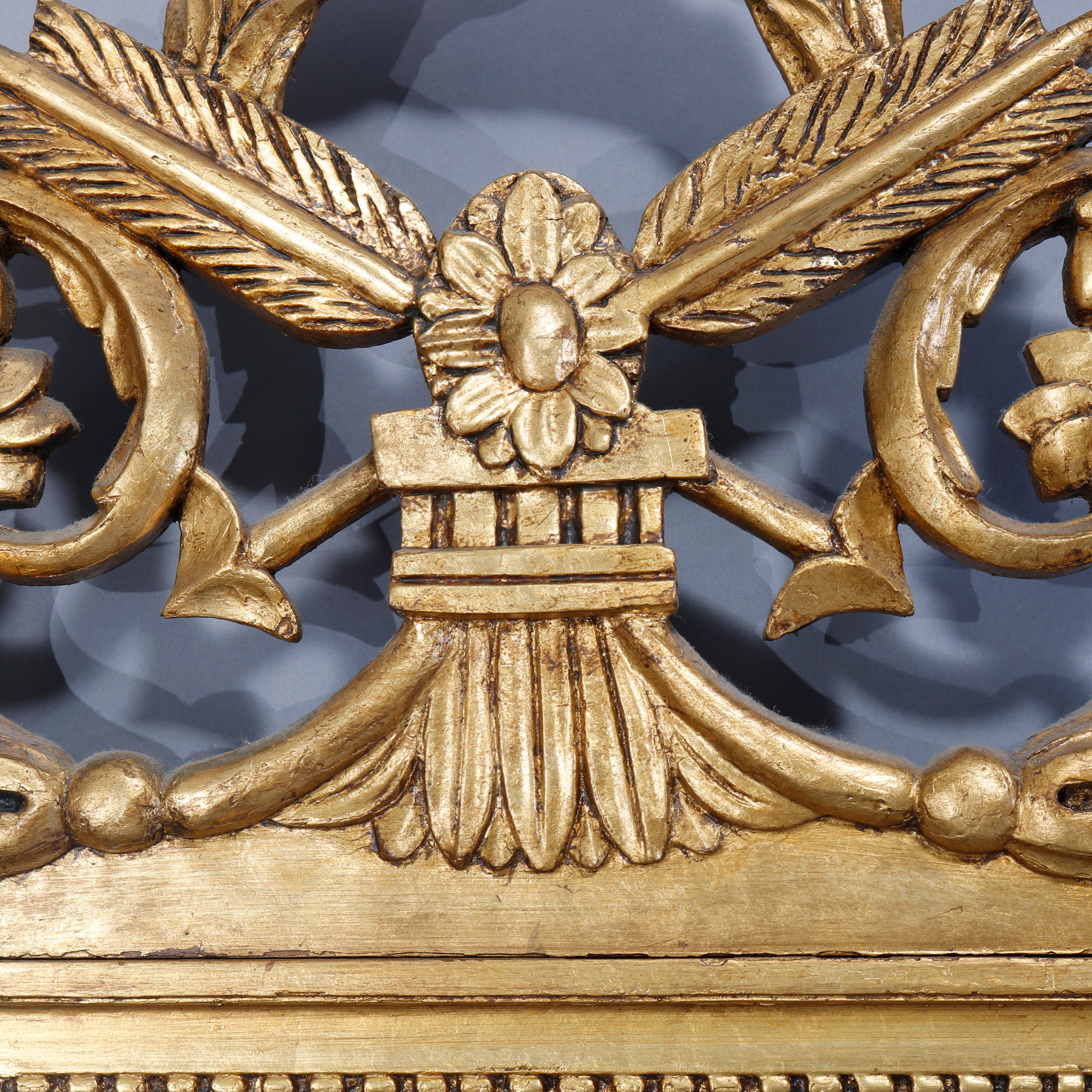 Français Vieux et grand miroir mural français de style Louis XVI en bois doré, 20ème siècle