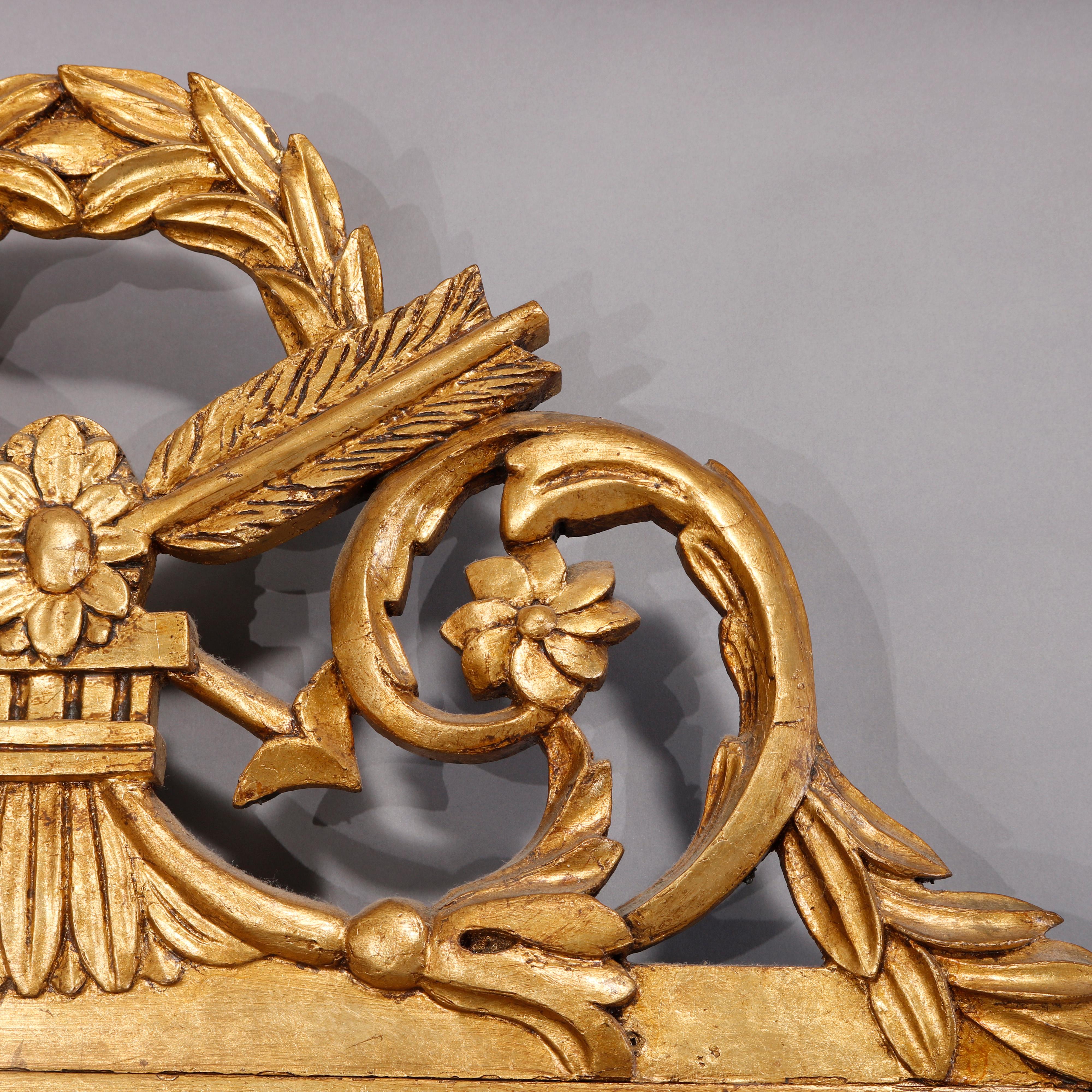 Sculpté Vieux et grand miroir mural français de style Louis XVI en bois doré, 20ème si�ècle