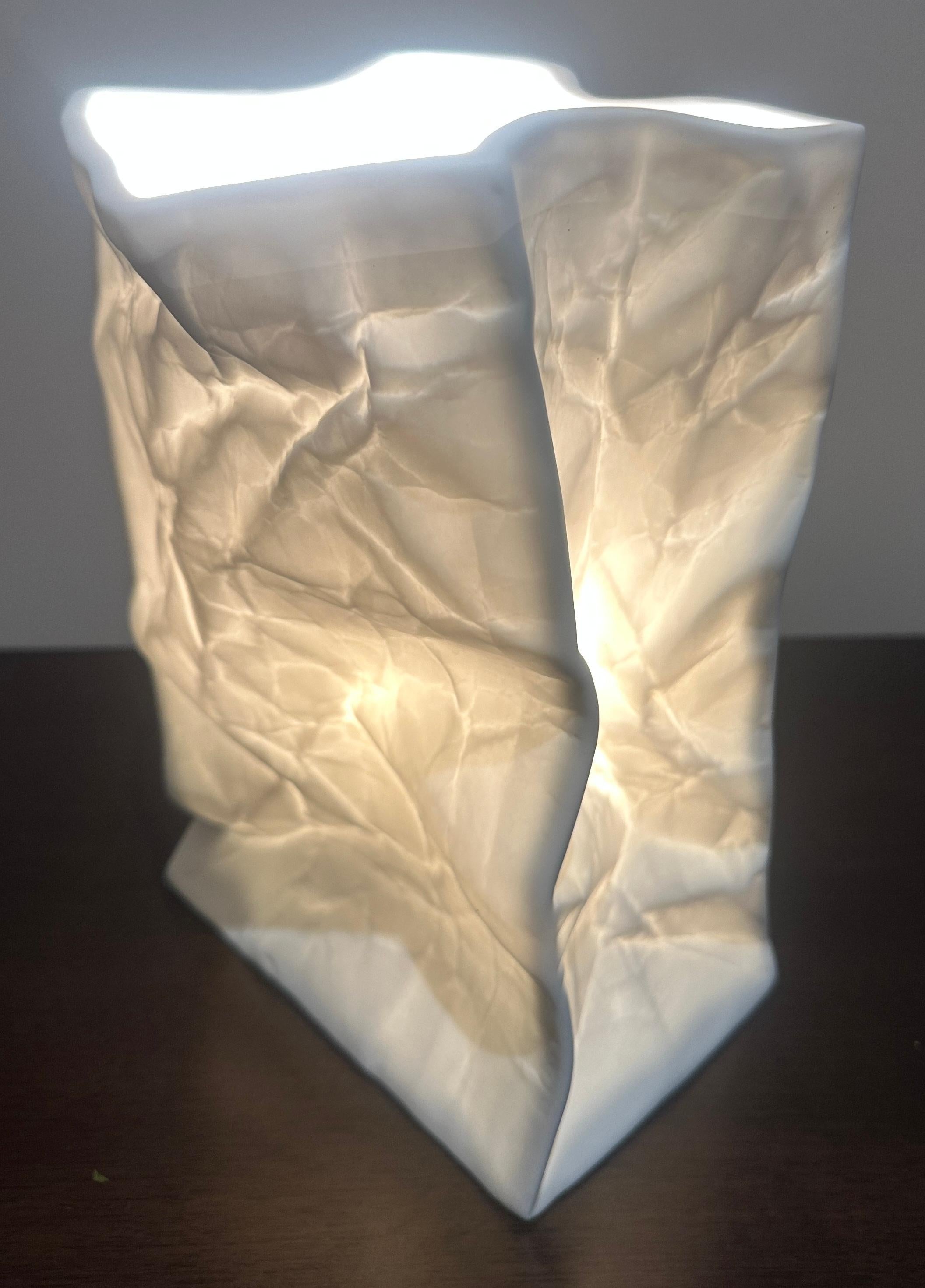 Vintage 1970s German bisque matt white crumpled paper bag ceramic table lamp manufactured by Sompex and similar to vases designed by Tapio Wirkkala for Rosenthal.

The sculptural crumpled and very realistic 