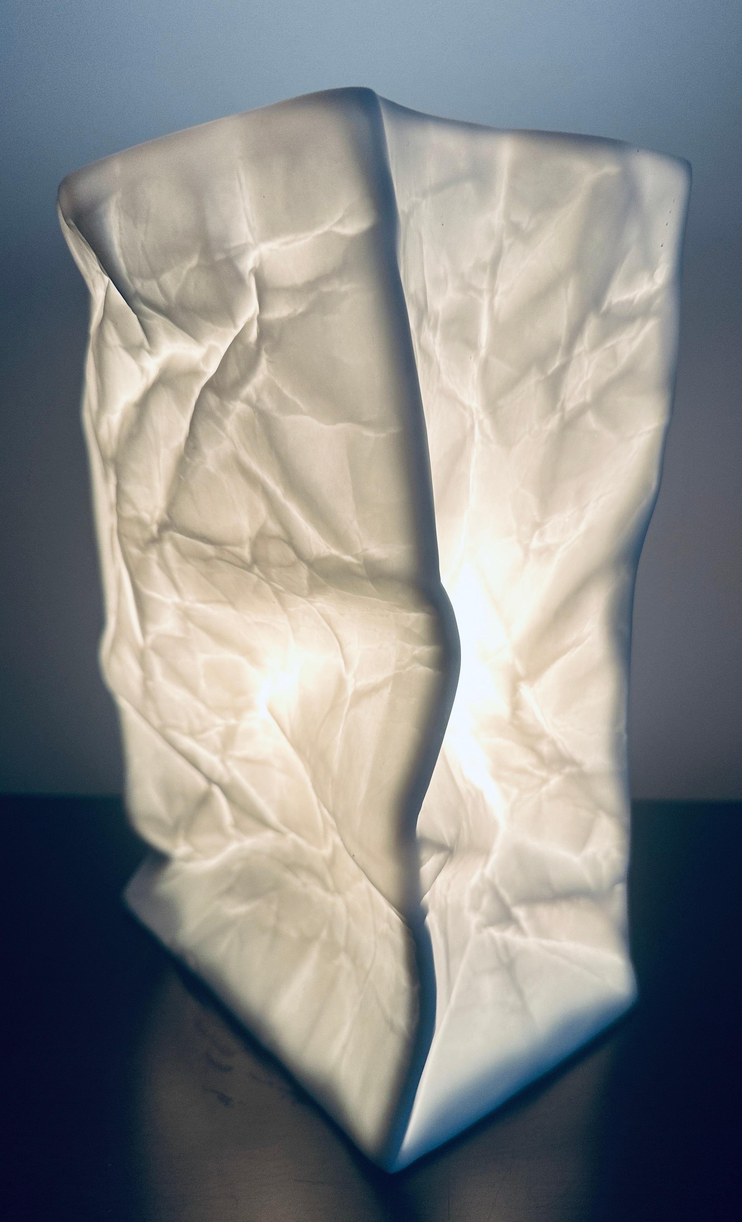 Vintage Large German White Bisque Ceramic Crumpled Bag Table Lamp by Sompex In Good Condition For Sale In London, England