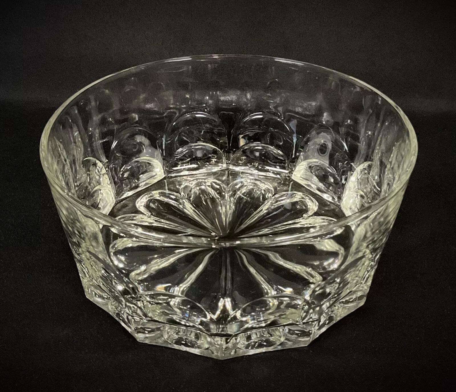 20th Century Vintage Large Glass Bowl with Symmetrical Design - 2Y444 For Sale