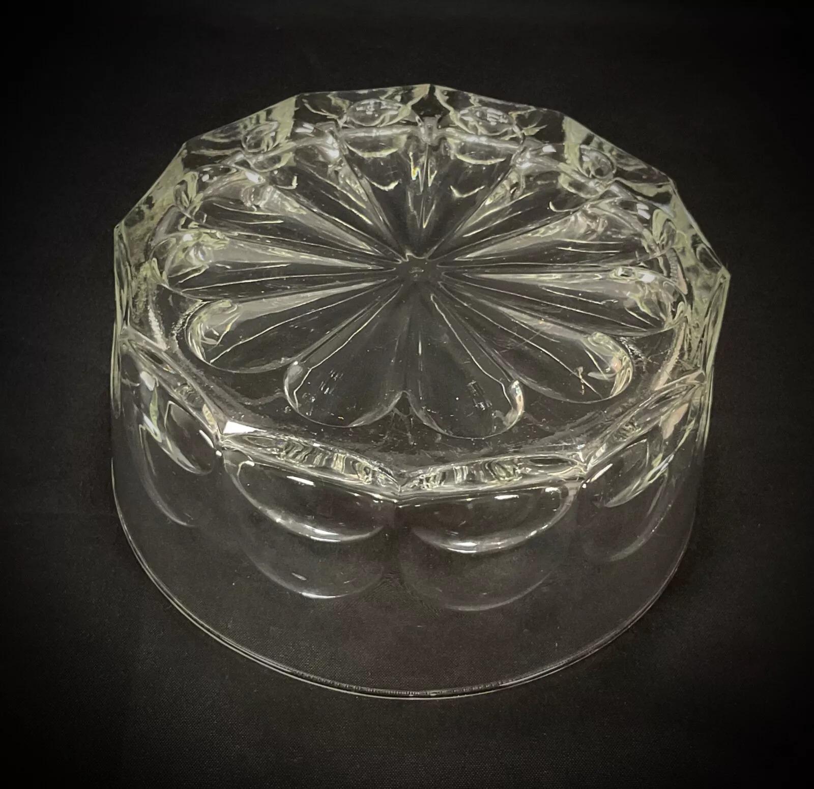 Vintage Large Glass Bowl with Symmetrical Design - 2Y444 For Sale 3