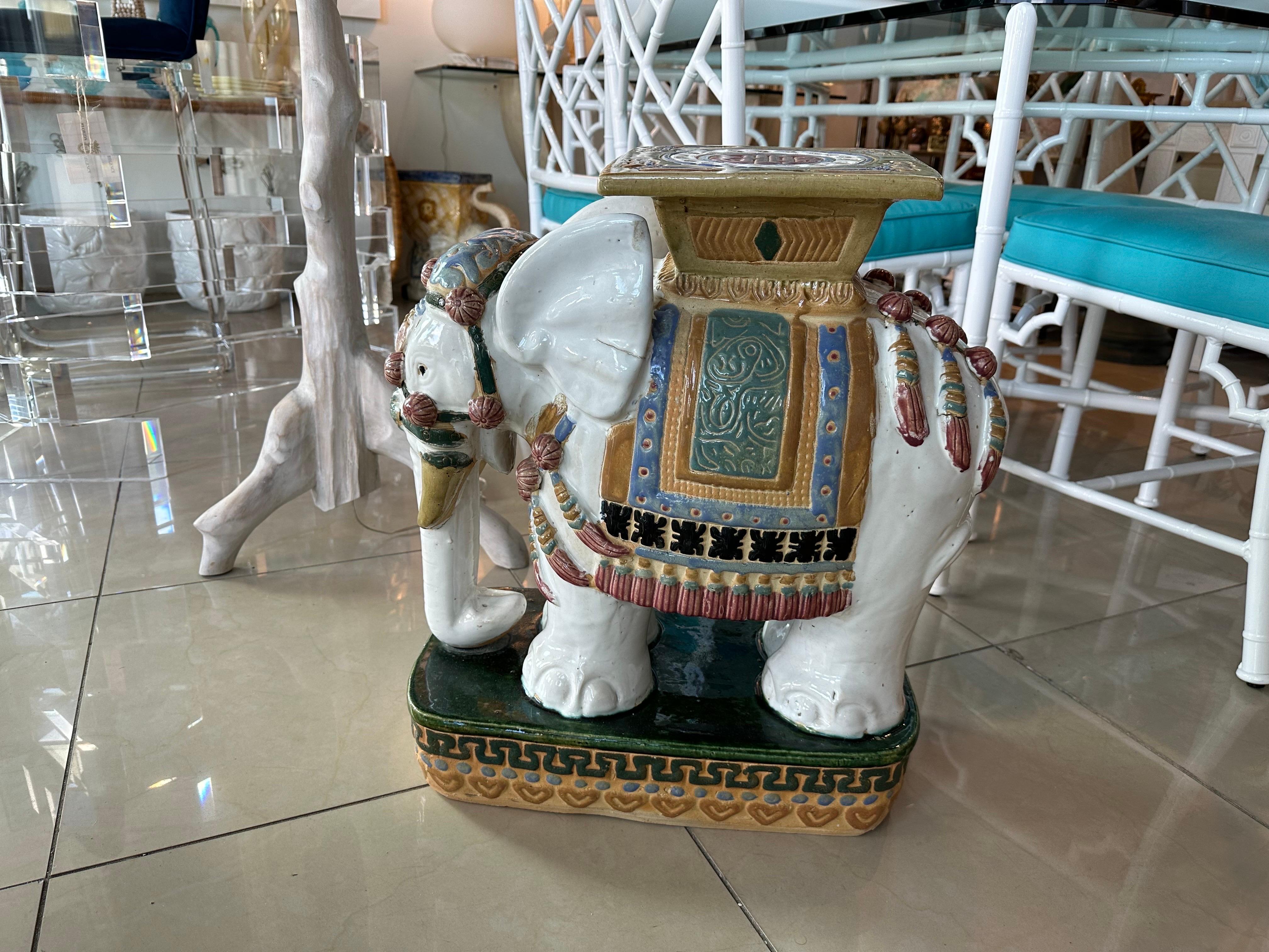 Vintage Large Glazed Elephant Garden Stool Stand Drink Beistelltisch (Hongkong) im Angebot