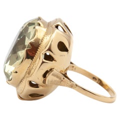 Anello grande d'epoca in quarzo verde e oro 14 carati