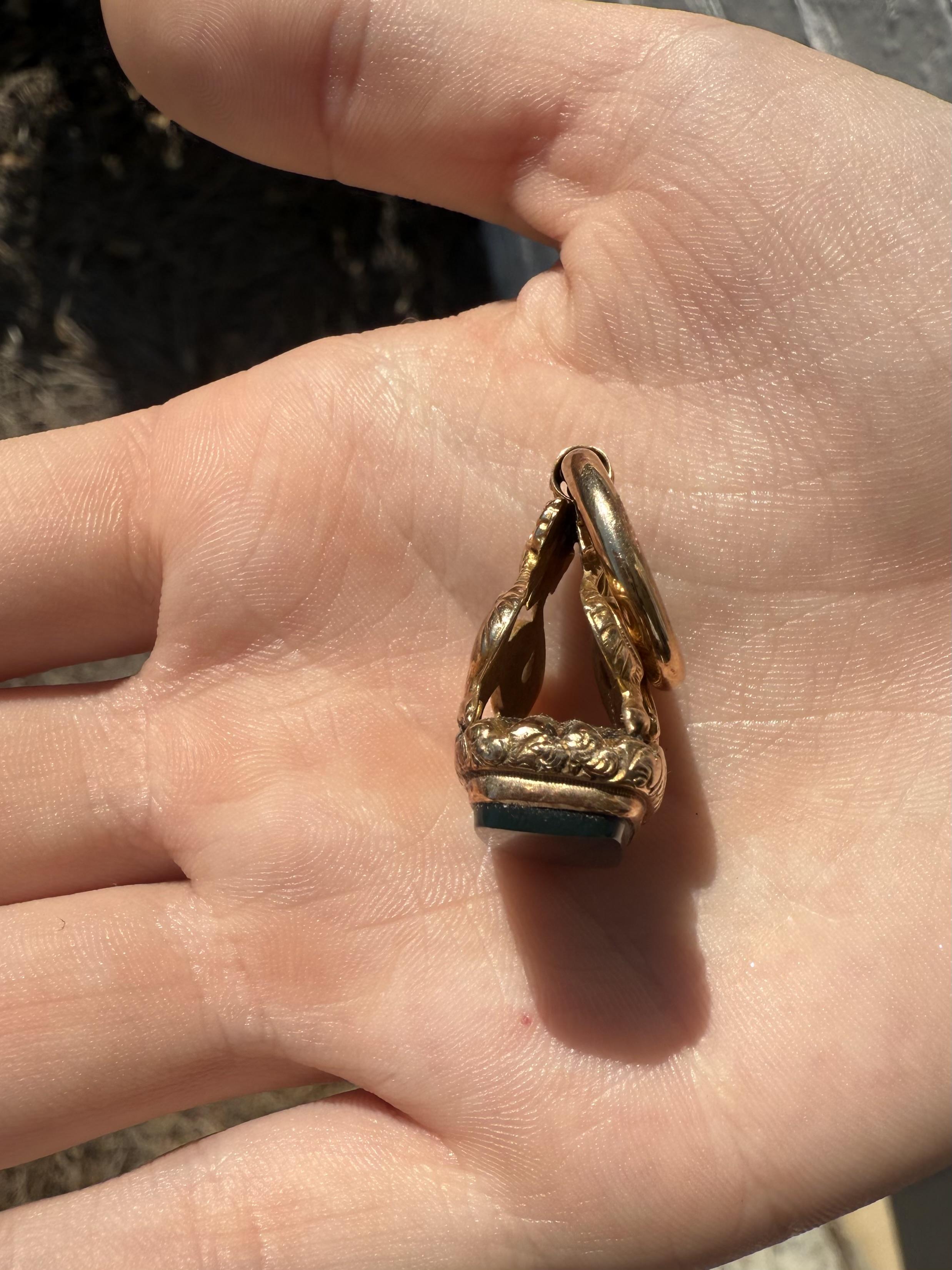 Vintage Large Griffin Bloodstone Watch Fob Anhänger 14K Rose Gold im Zustand „Hervorragend“ im Angebot in Montgomery, AL