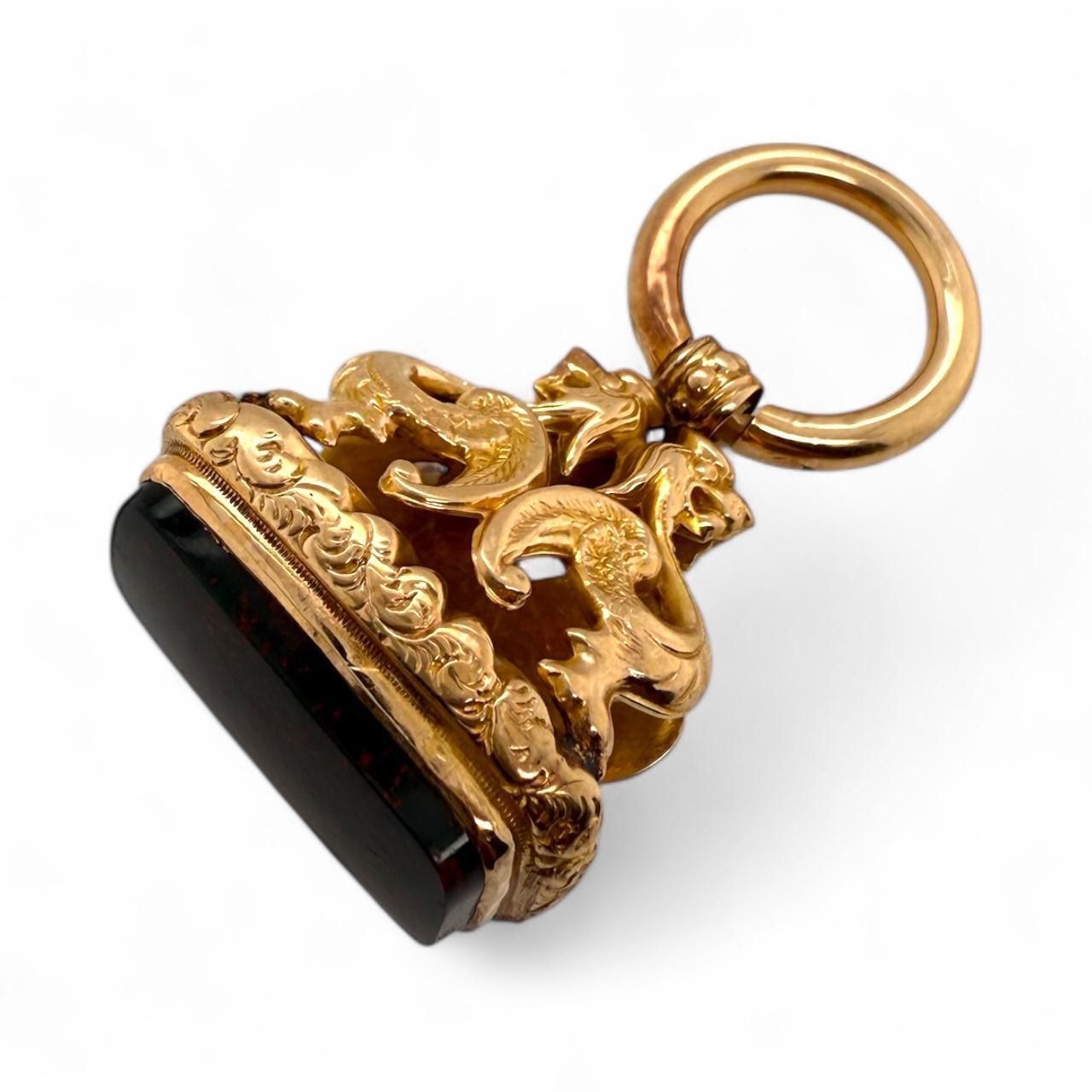 Vintage Large Griffin Bloodstone Watch Fob Anhänger 14K Rose Gold im Angebot 1