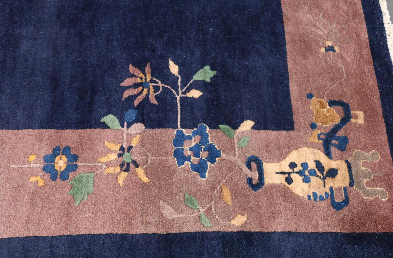 Vintage Large Hand Woven Wool Floral Oriental Art Deco Chinese Rug (Mitte des 20. Jahrhunderts) im Angebot