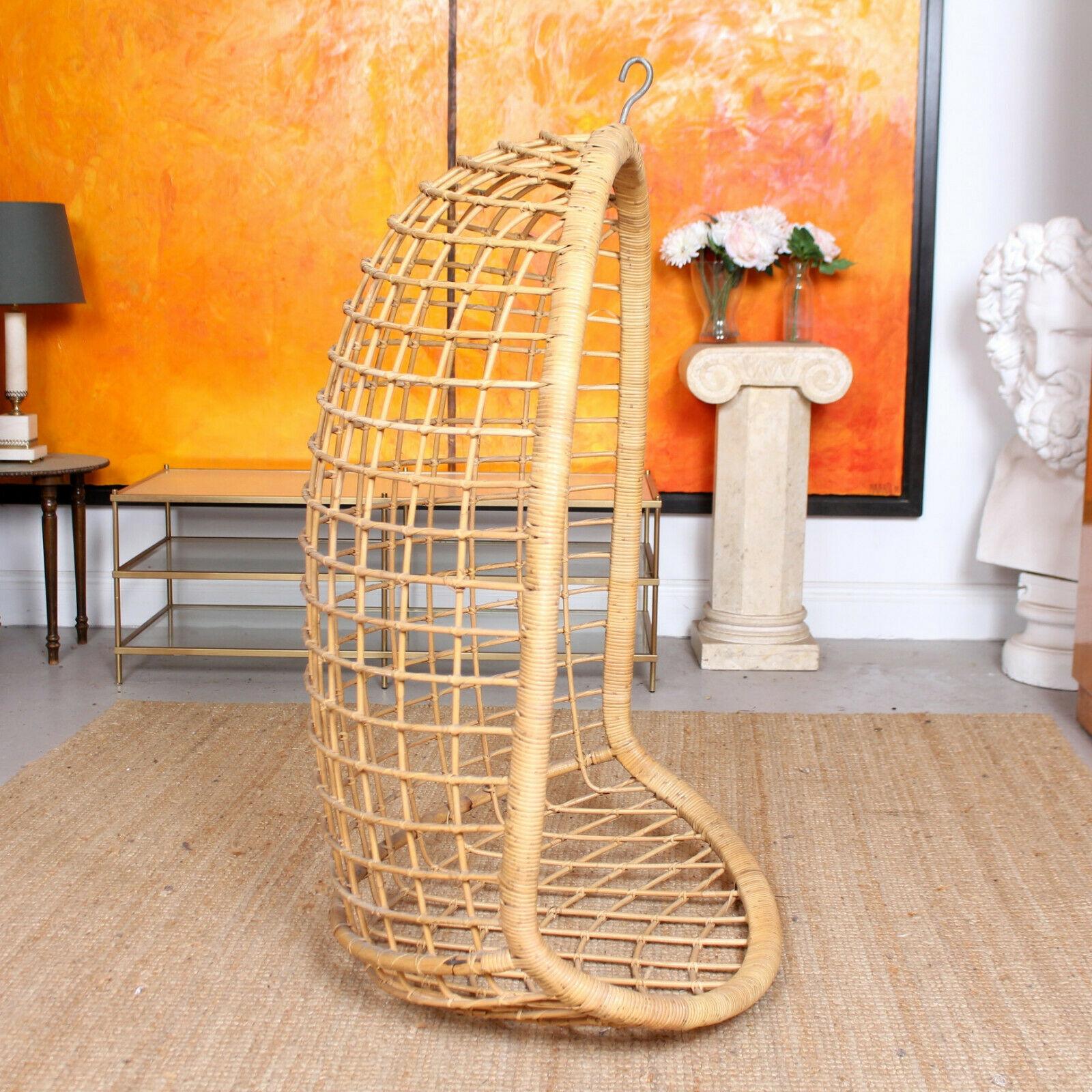 Vintage Large Hanging Wicker Bamboo Egg Love Chair In Good Condition For Sale In Newcastle upon Tyne, GB
