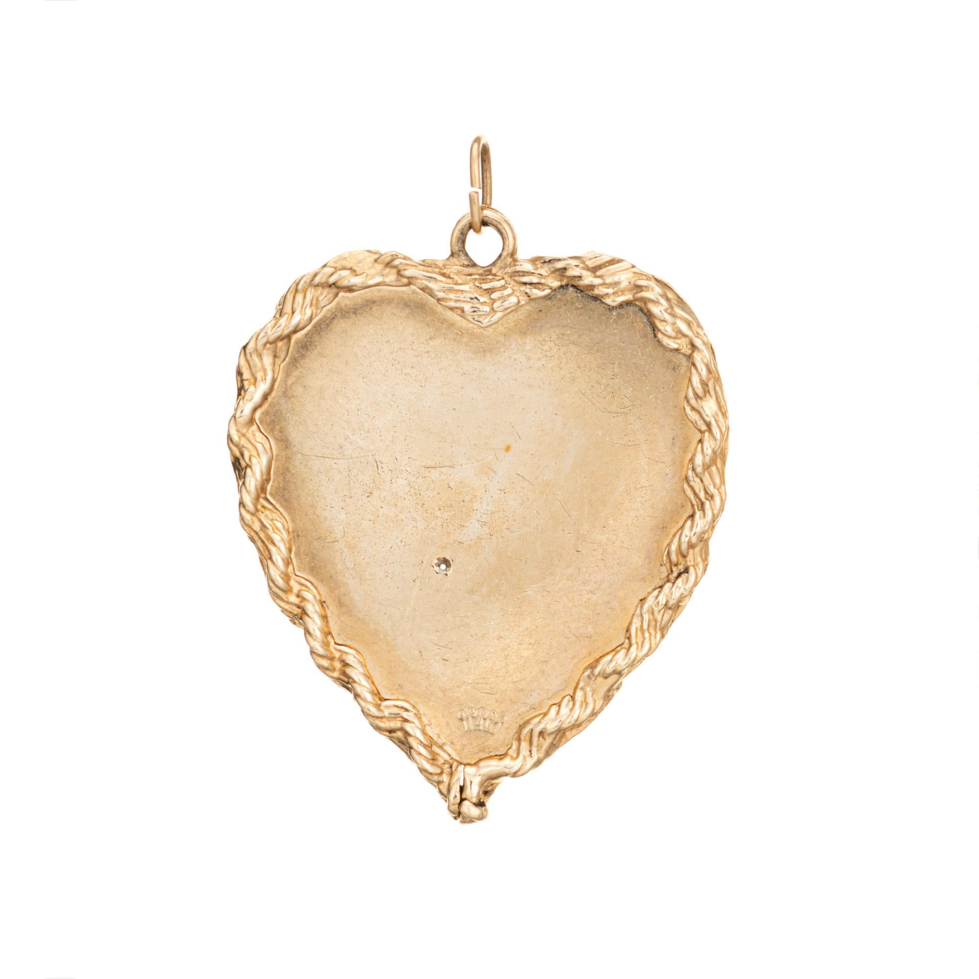 Breloque vintage en or jaune 14k (circa 1966) avec un grand cœur finement détaillé.  

Un diamant estimé à 0,01 carat est serti dans le charme (couleur estimée H-I et pureté SI1).

Si vous êtes né le 30 juin 1966, vous avez de la chance ! Le grand