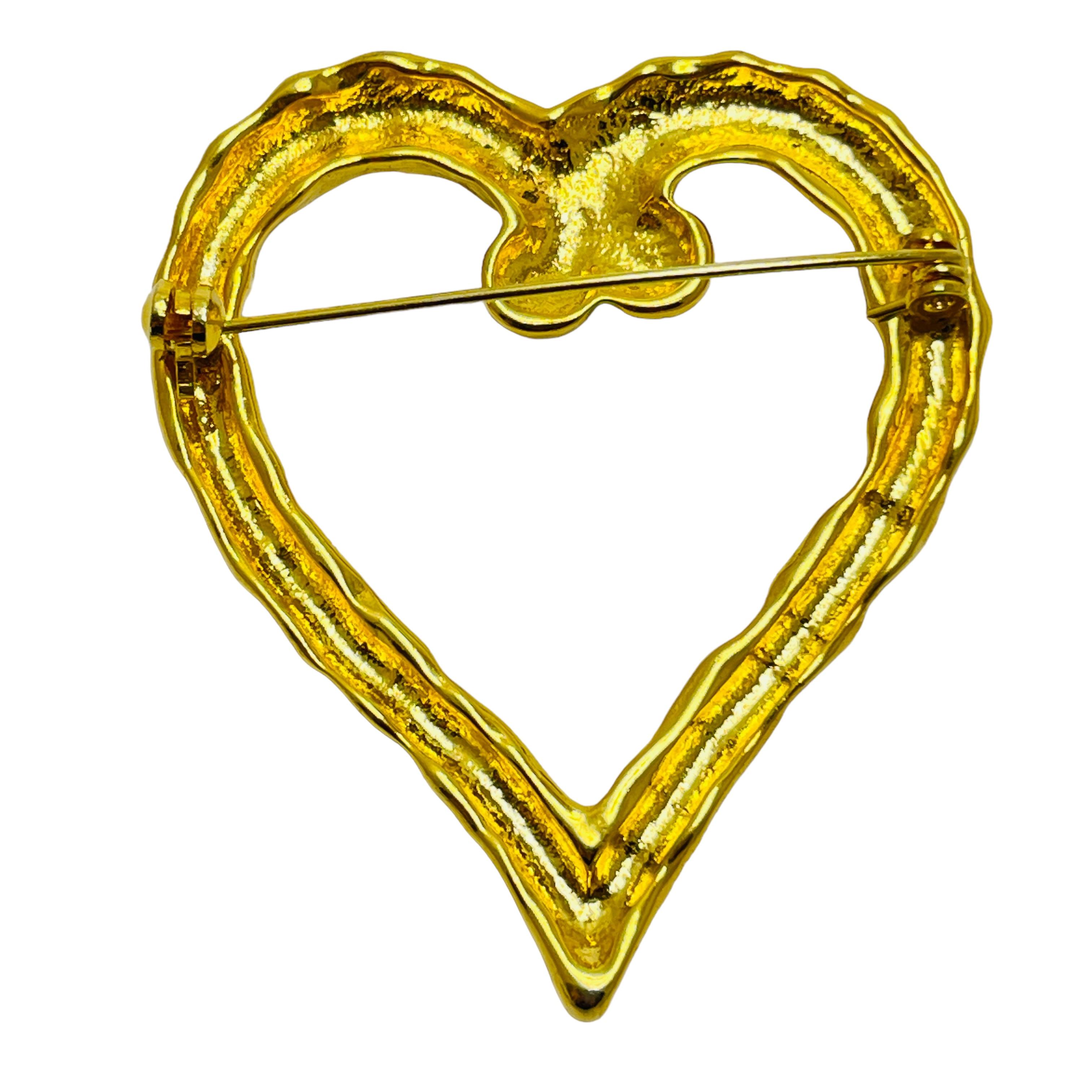 Broche de diseño vintage de gran corazón en tono dorado en Bueno estado para la venta en Palos Hills, IL
